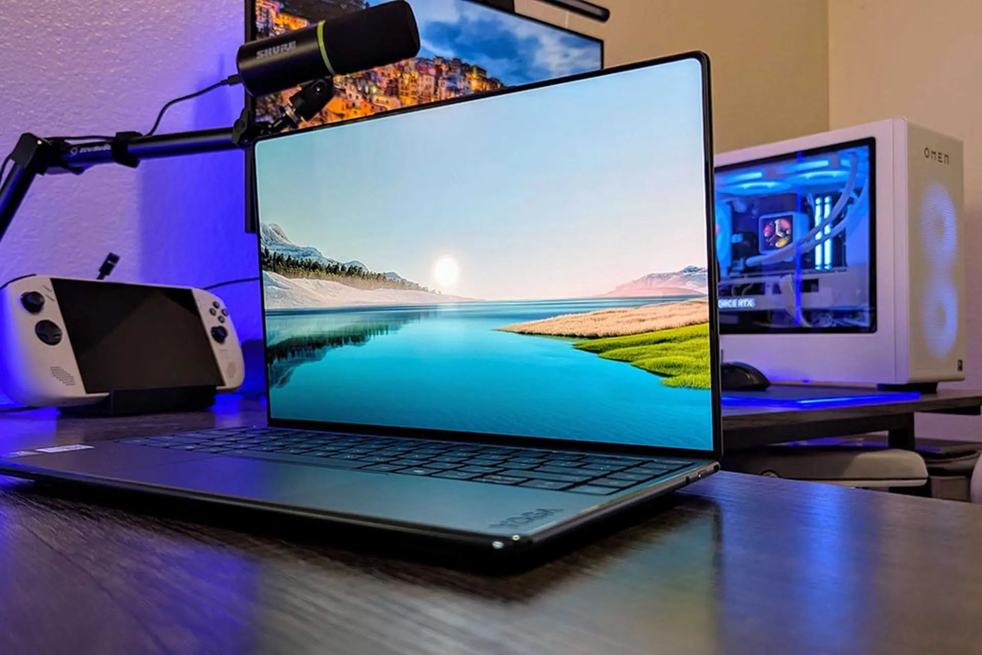 Nên mua máy bàn hay laptop? So sánh chi tiết để chọn đúng thiết bị phù hợp năm 2026