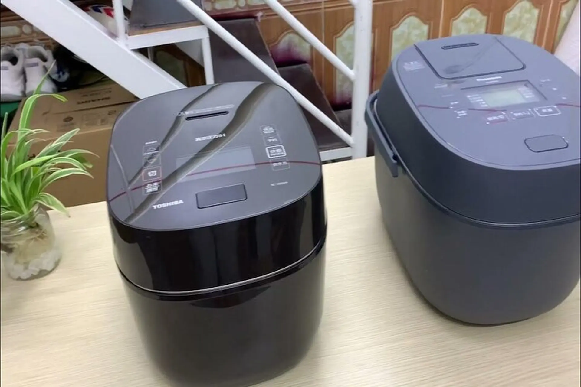 Nên mua nồi cơm điện tử Toshiba hay Panasonic? So sánh cụ thể đặc điểm từng sản phẩm