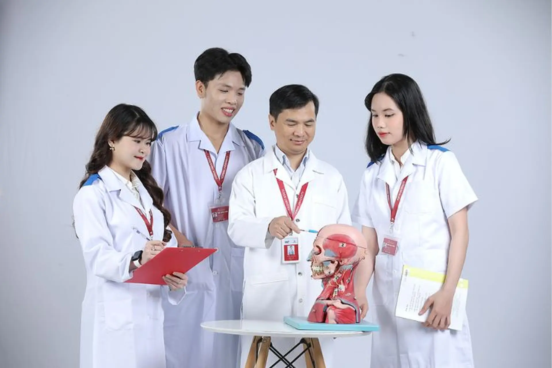 Tất tần tật về ngành Y khoa: Khái niệm, chương trình đào tạo và cơ hội việc làm