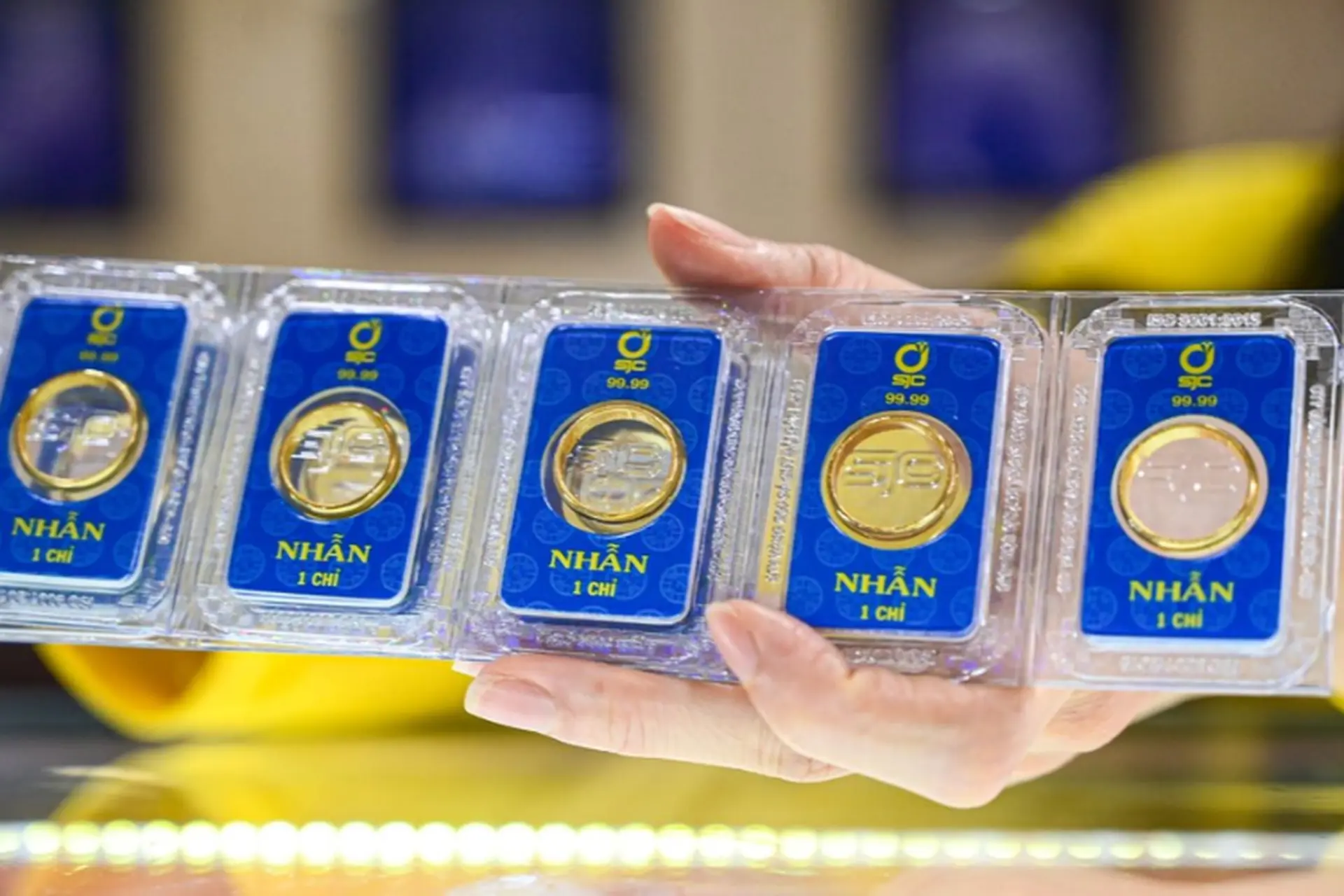 Nhẫn vàng 9999 1 chỉ giá bao nhiêu hôm nay? Những lưu ý khi mua vàng tích lũy