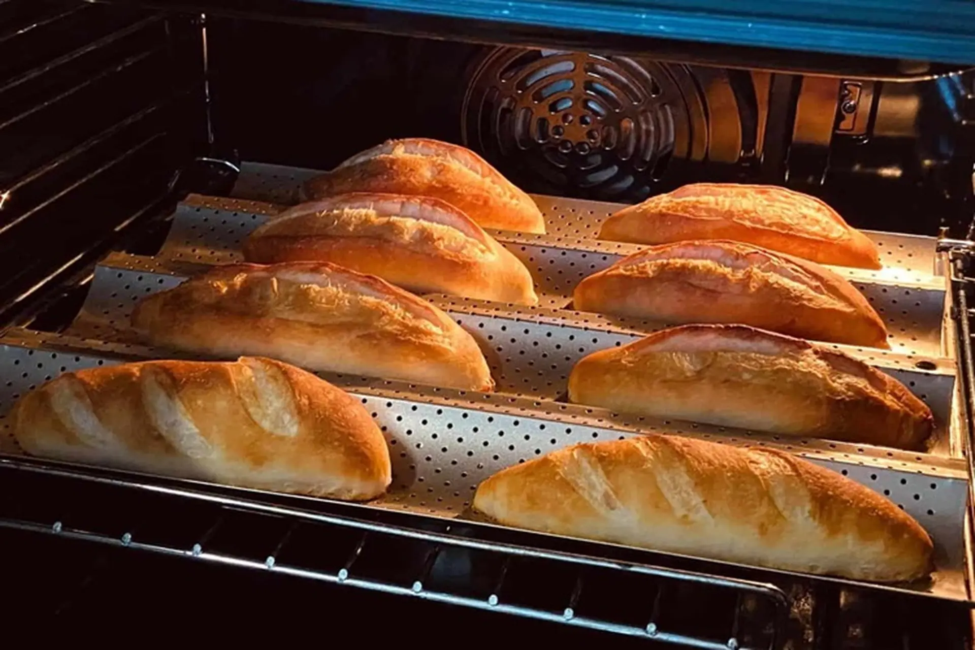 Cài đặt đối lưu khi nướng bánh để bánh nở đều và đẹp hơn