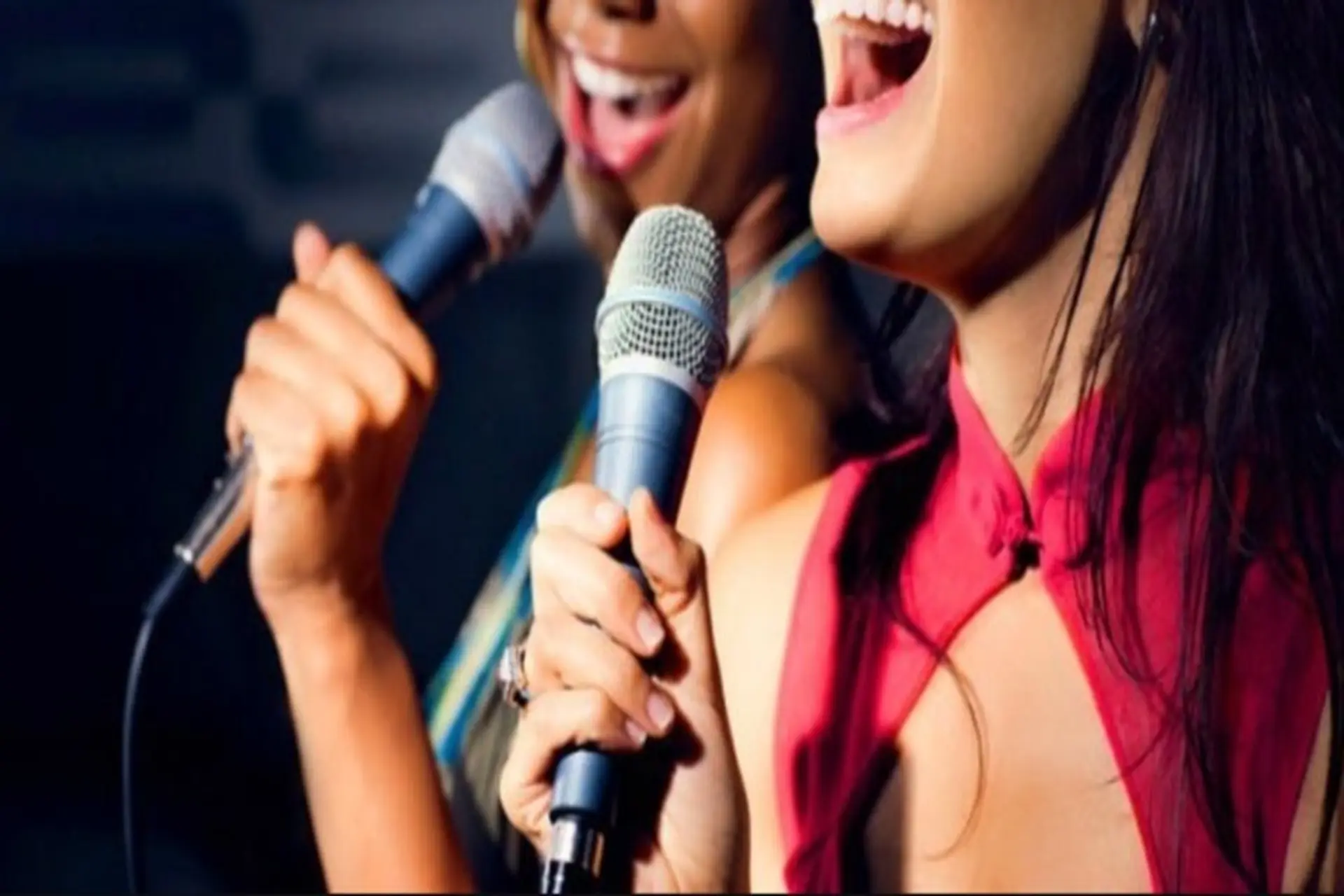 Những bài hát karaoke hay cho nữ giọng yếu: Gợi ý chọn lựa dễ hát, dễ tỏa sáng