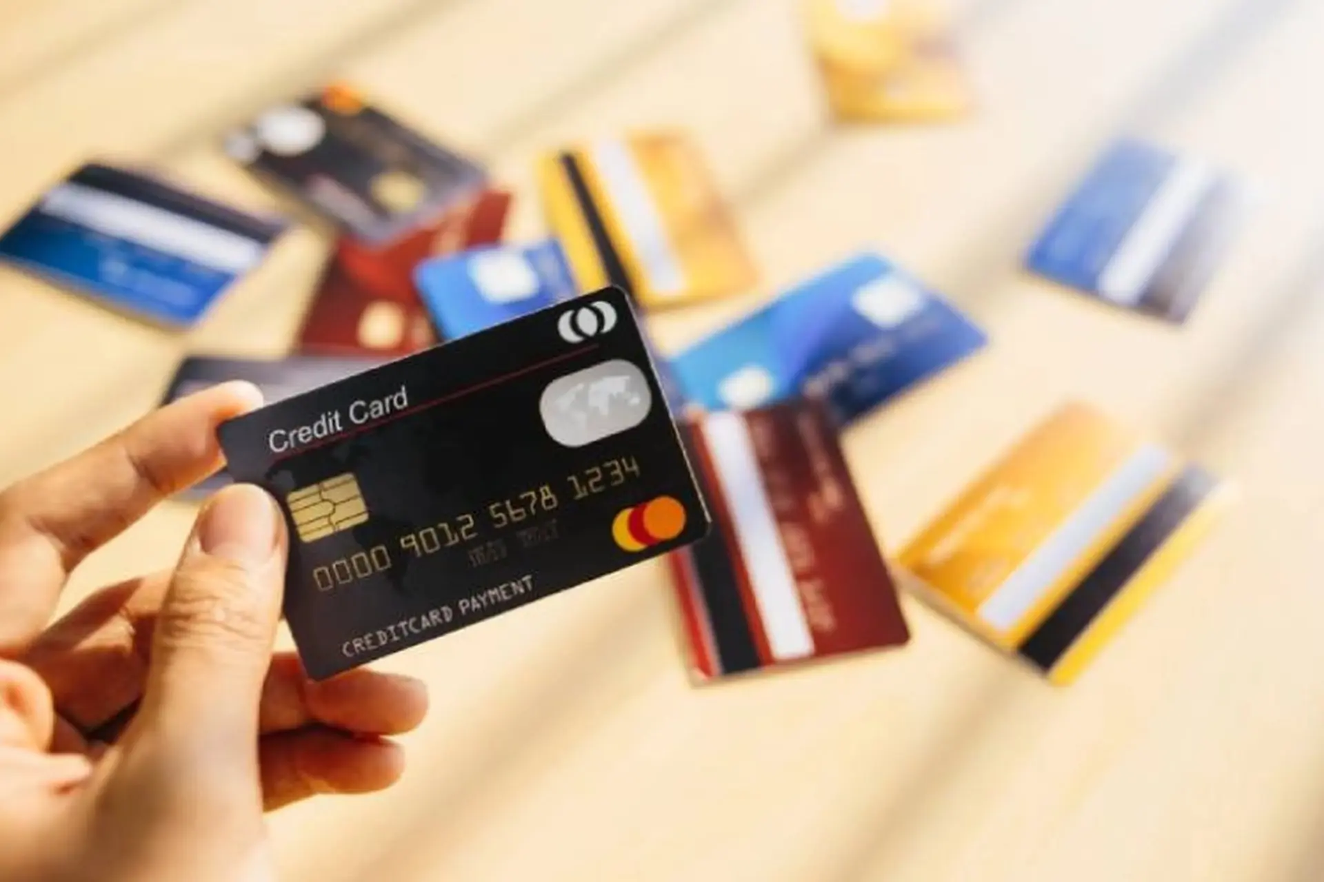 Những loại mức phí thẻ tín dụng mà bạn nên biết rõ trước khi bắt đầu sử dụng thẻ