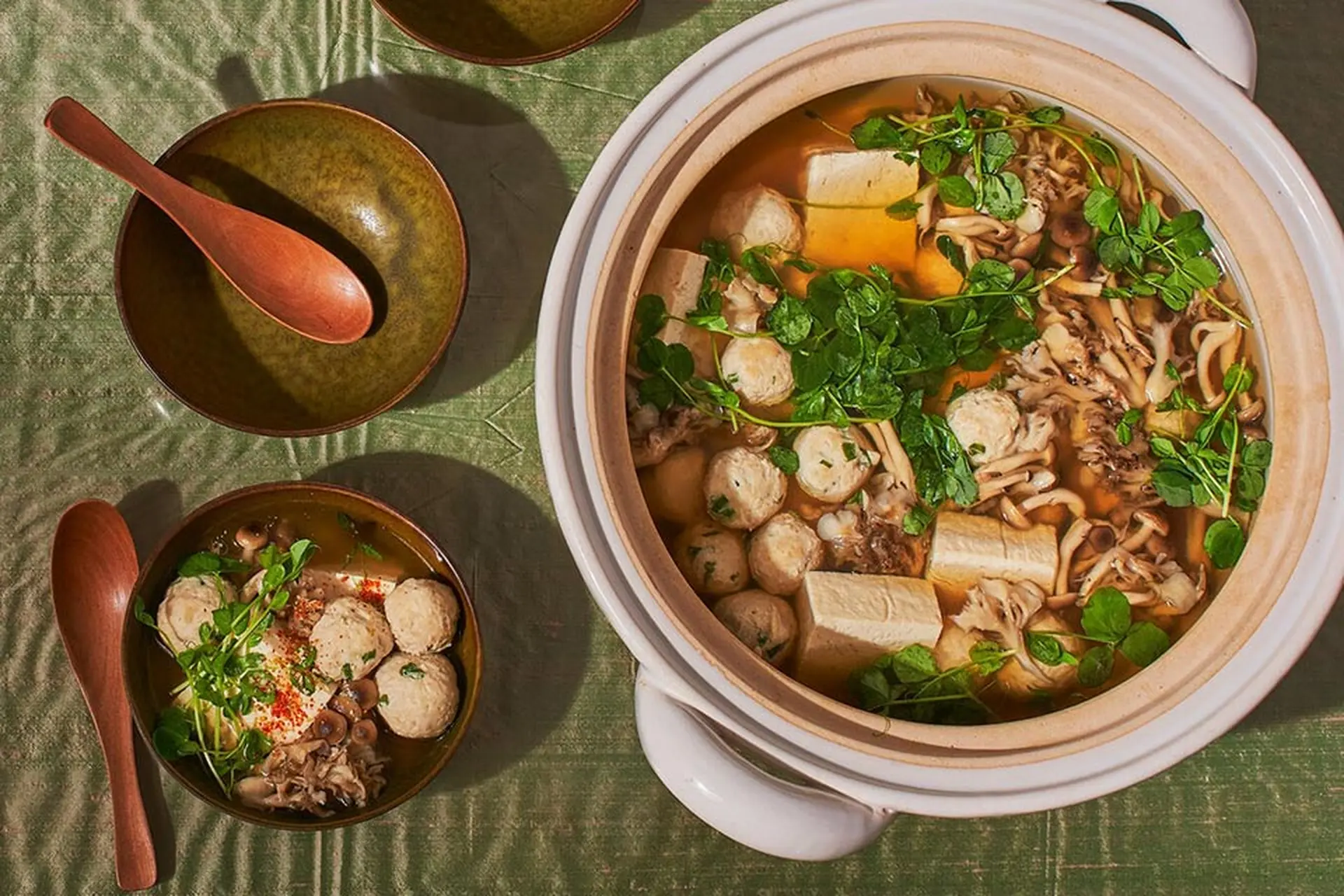 Nồi đất hầm canh tốt cho sức khoẻ không? Những lý do bạn nên hầm canh bằng nồi đất