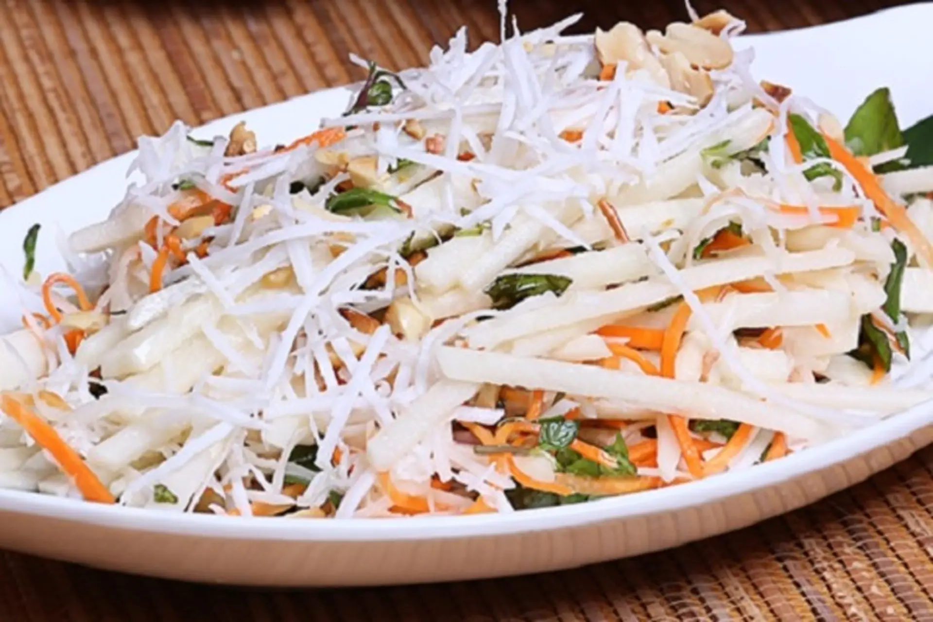 Lưu ngay công thức làm nộm củ đậu giòn sần sật, thanh mát cực ngon ngay tại nhà