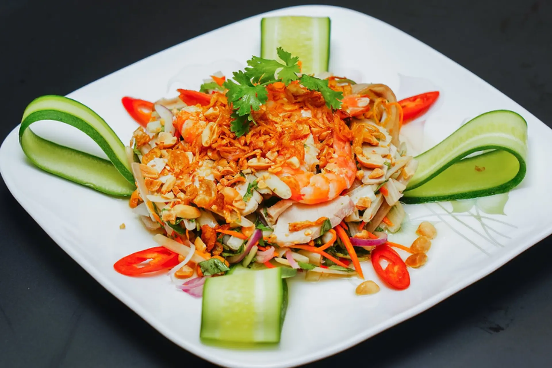 Vào bếp học cách làm nộm củ sen giòn ngon, thanh mát, đơn giản và nhanh chóng