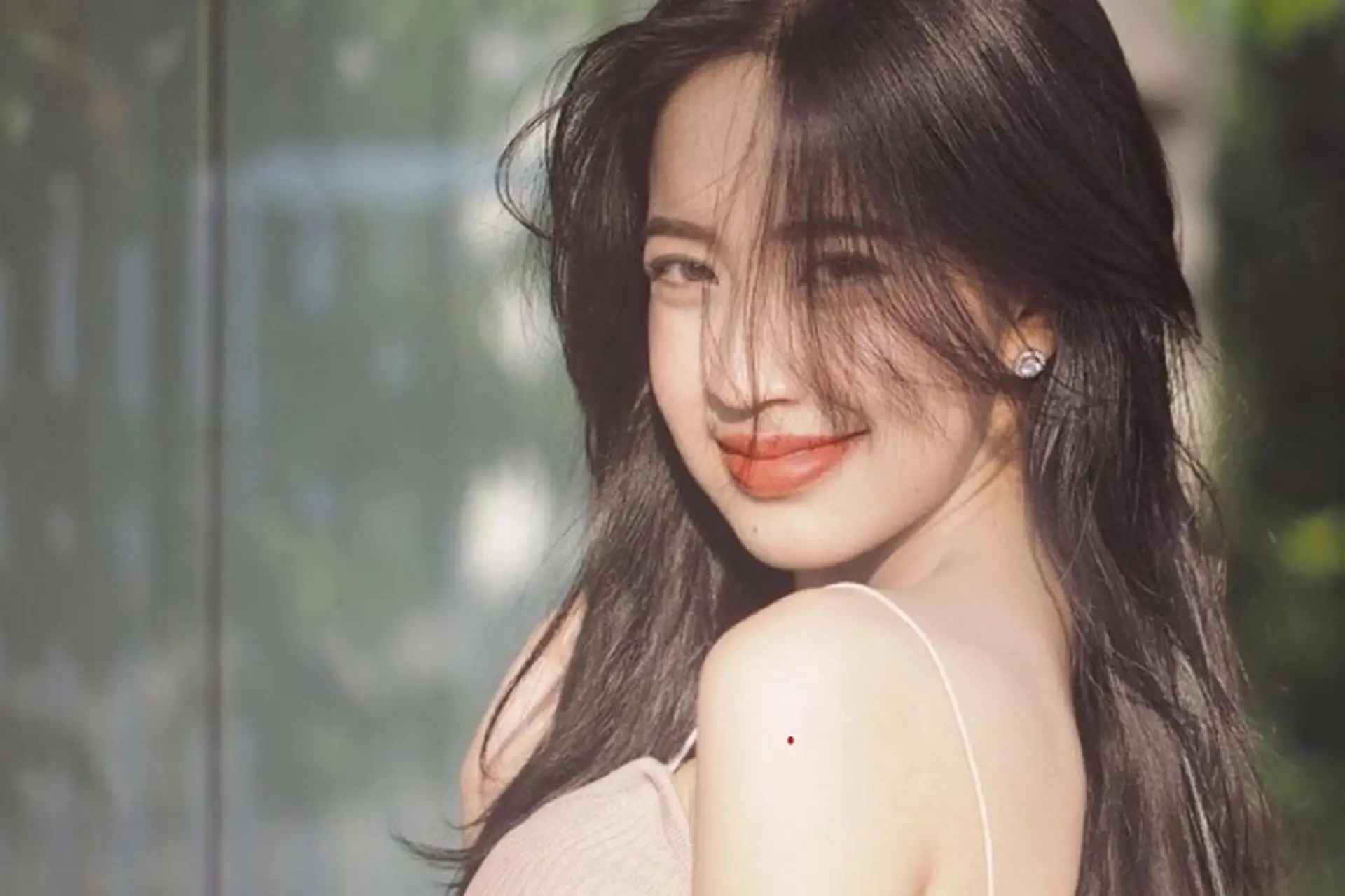 Nốt chu sa là gì? Tìm hiểu về truyền thuyết nốt chu sa và ý nghĩa của nó trong tình yêu