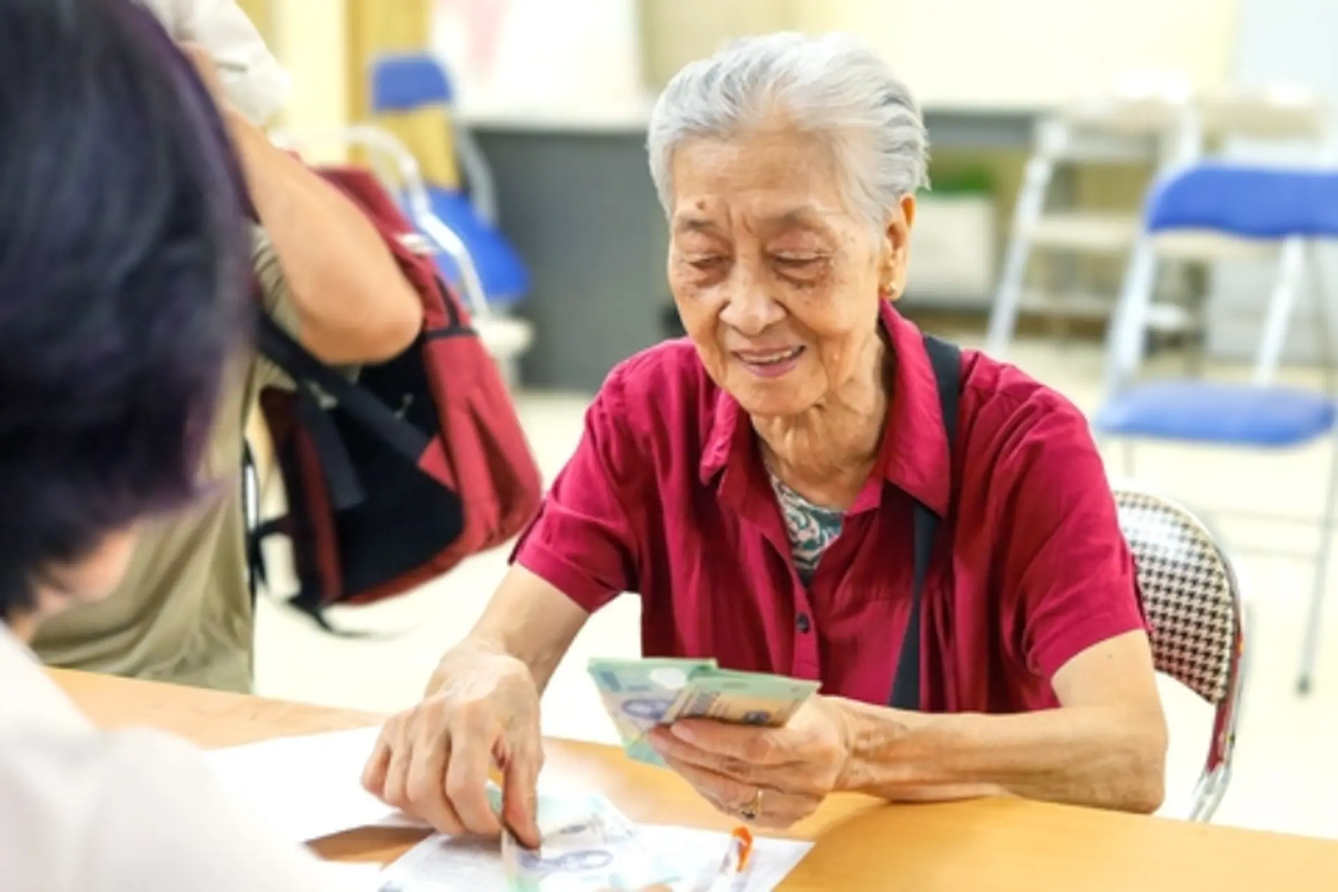 Lao động nữ bao nhiêu tuổi về hưu? Những trường hợp được hưởng lương hưu sớm theo quy định