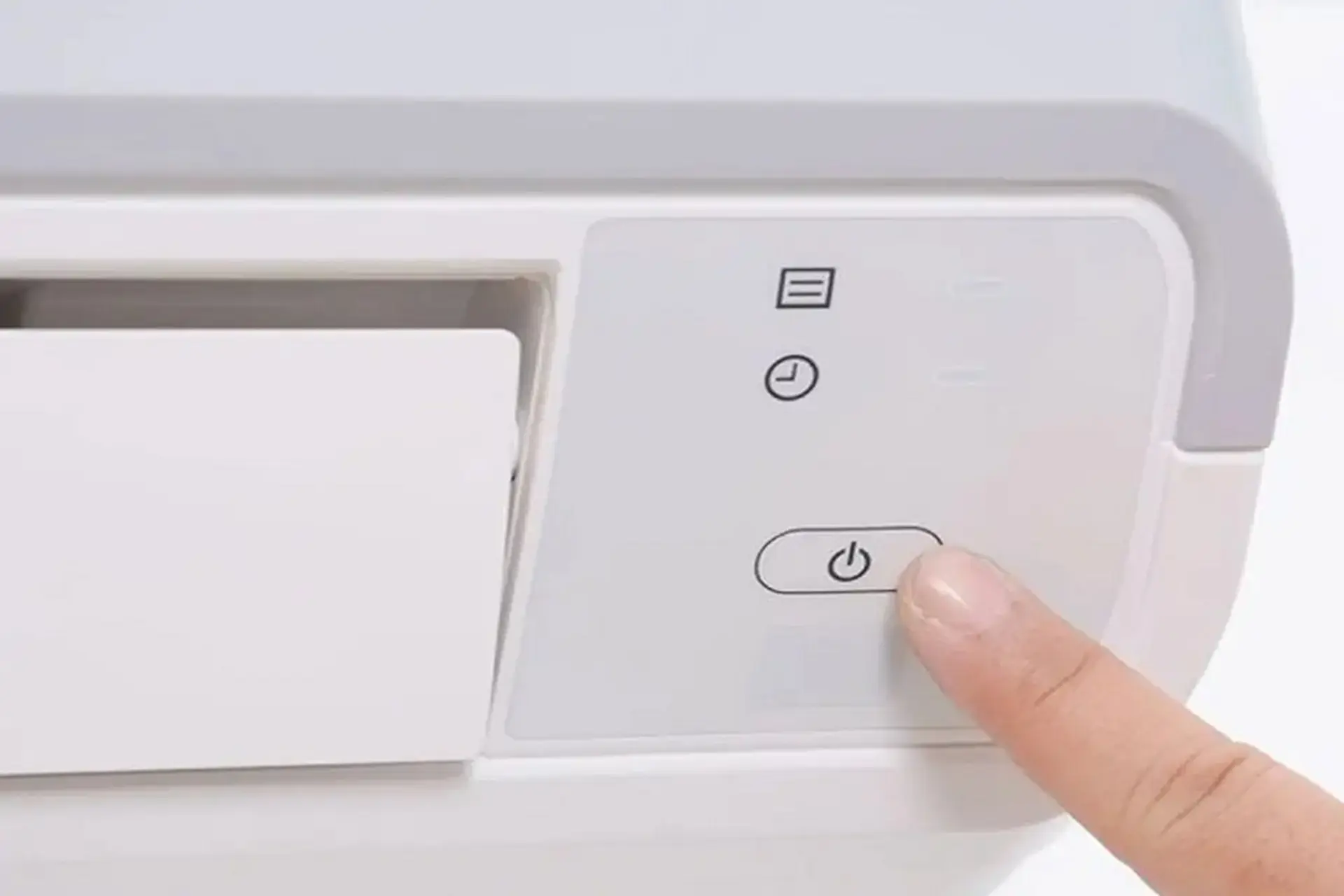 Tìm hiểu: Nút nguồn máy lạnh Sharp nằm ở đâu? Tất cả những thông tin cần biết