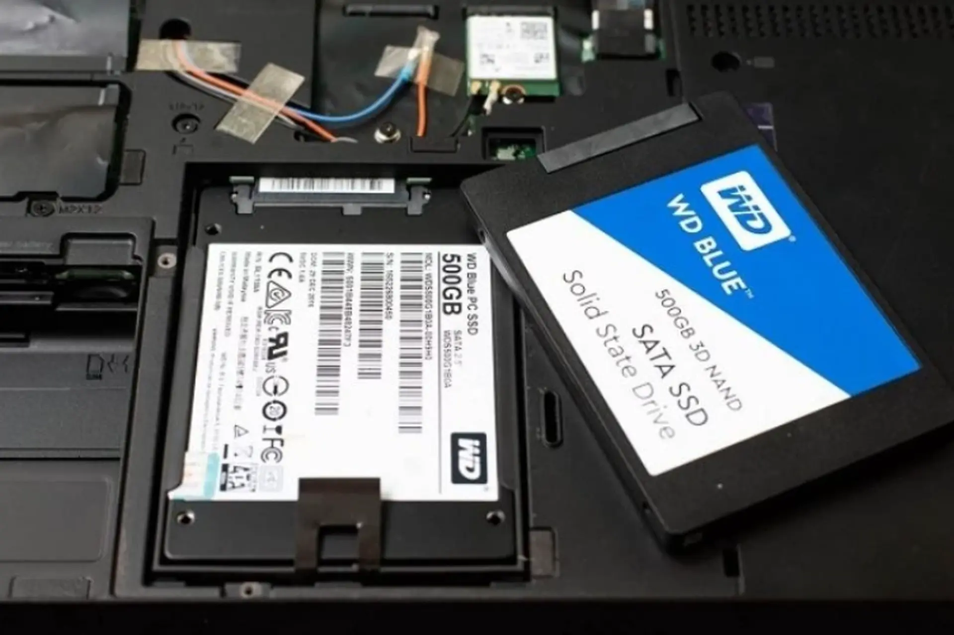 Ổ cứng laptop có gắn vào máy bàn được không? Có dùng chung được hay không?