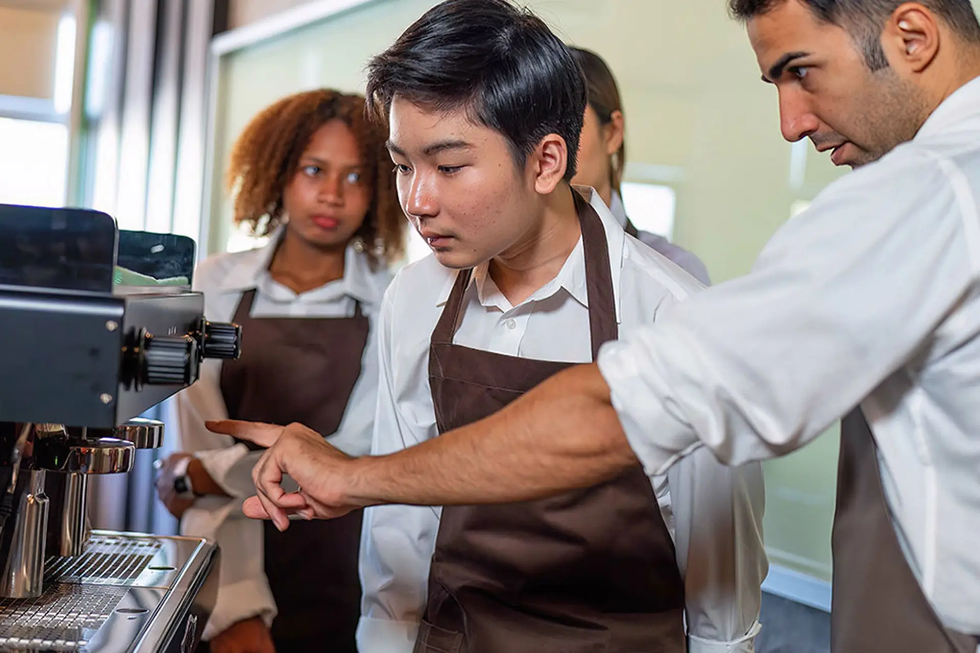 OJT là gì? Ý nghĩa, lợi ích và quy trình đào tạo OJT dành cho người mới