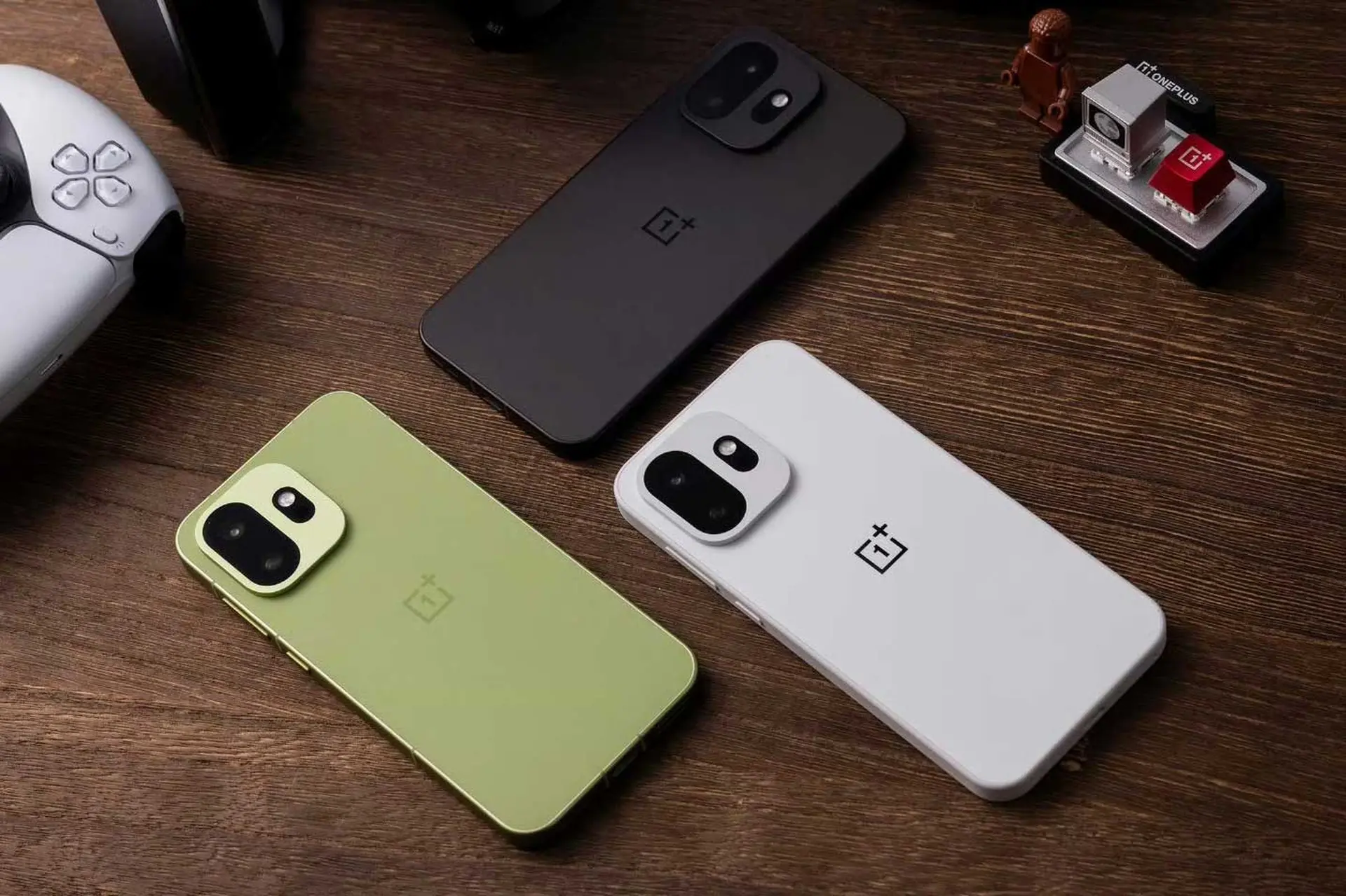 OnePlus 15T cấu hình mạnh và pin 7.500 mAh trong thân máy nhỏ gọn