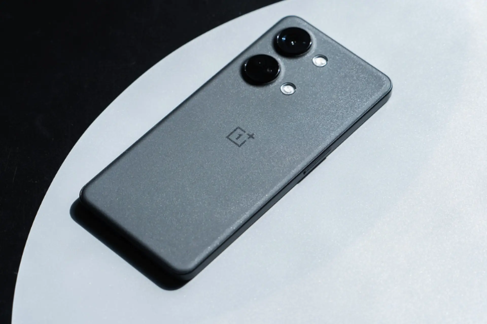 Review OnePlus Ace 2V chi tiết: Hiệu năng Dimensity 9000, màn AMOLED 120Hz và sạc nhanh 80W