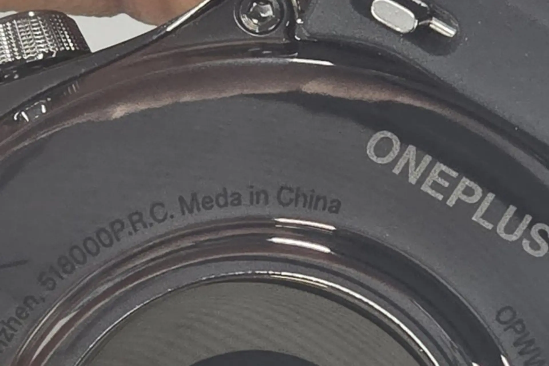 OnePlus Watch 3 mắc lỗi "Meda in China", khách hàng được đổi trả miễn phí