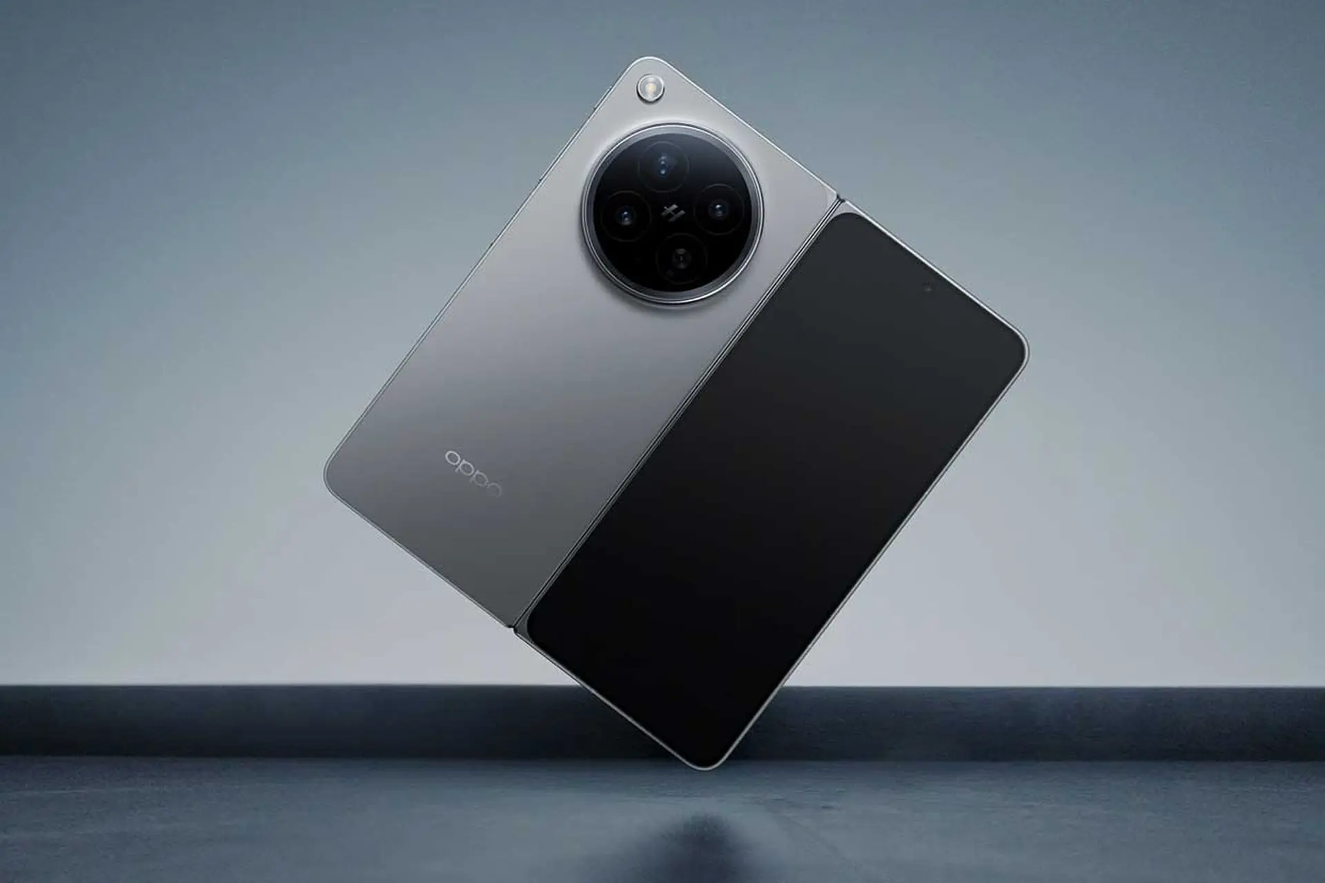 OPPO Find N6 thách thức độ bền, vẫn giữ độ phẳng sau 600.000 lần gập