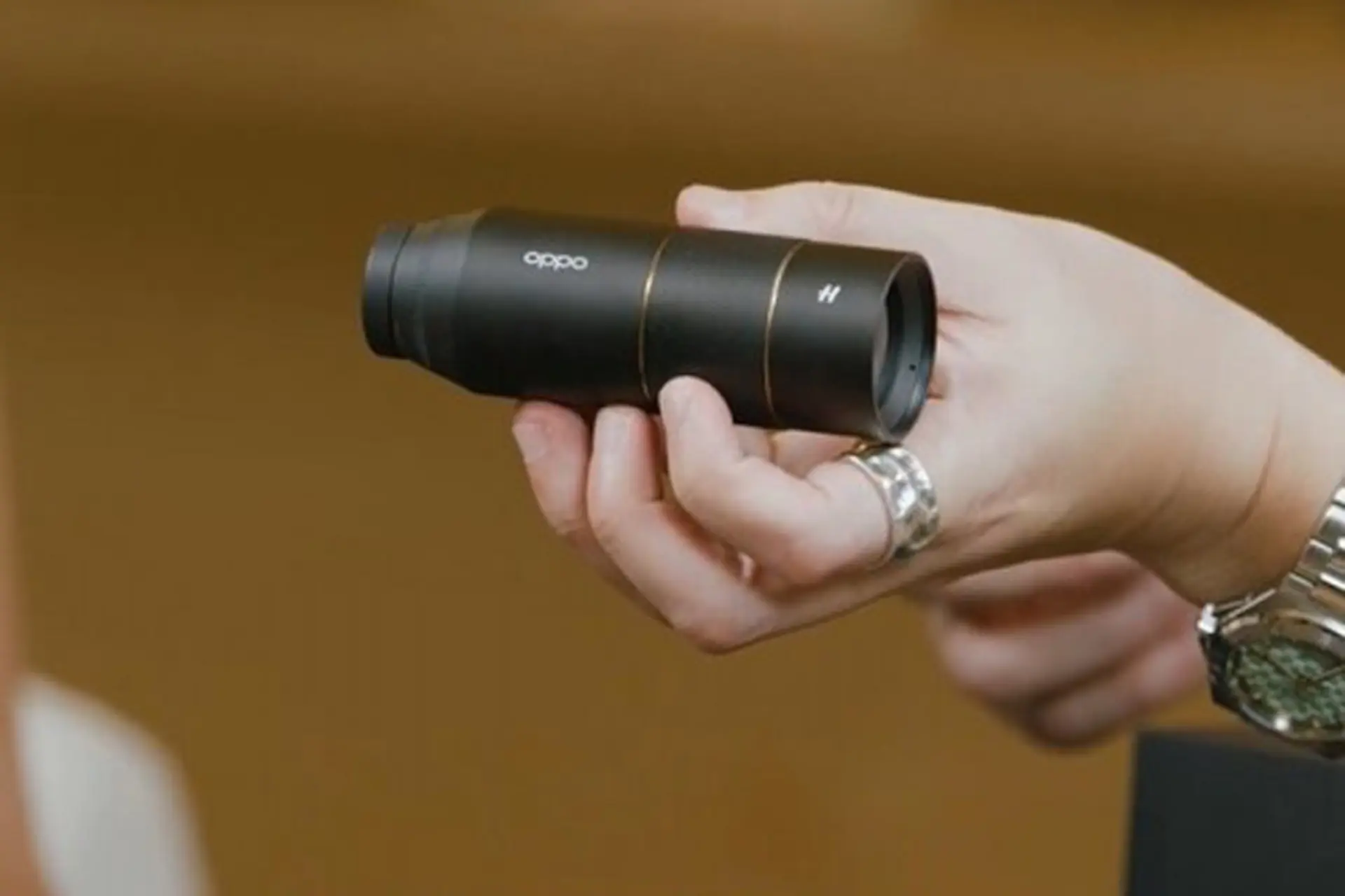OPPO ra mắt bộ kit Hasselblad Teleconverter cho Find X9 Pro