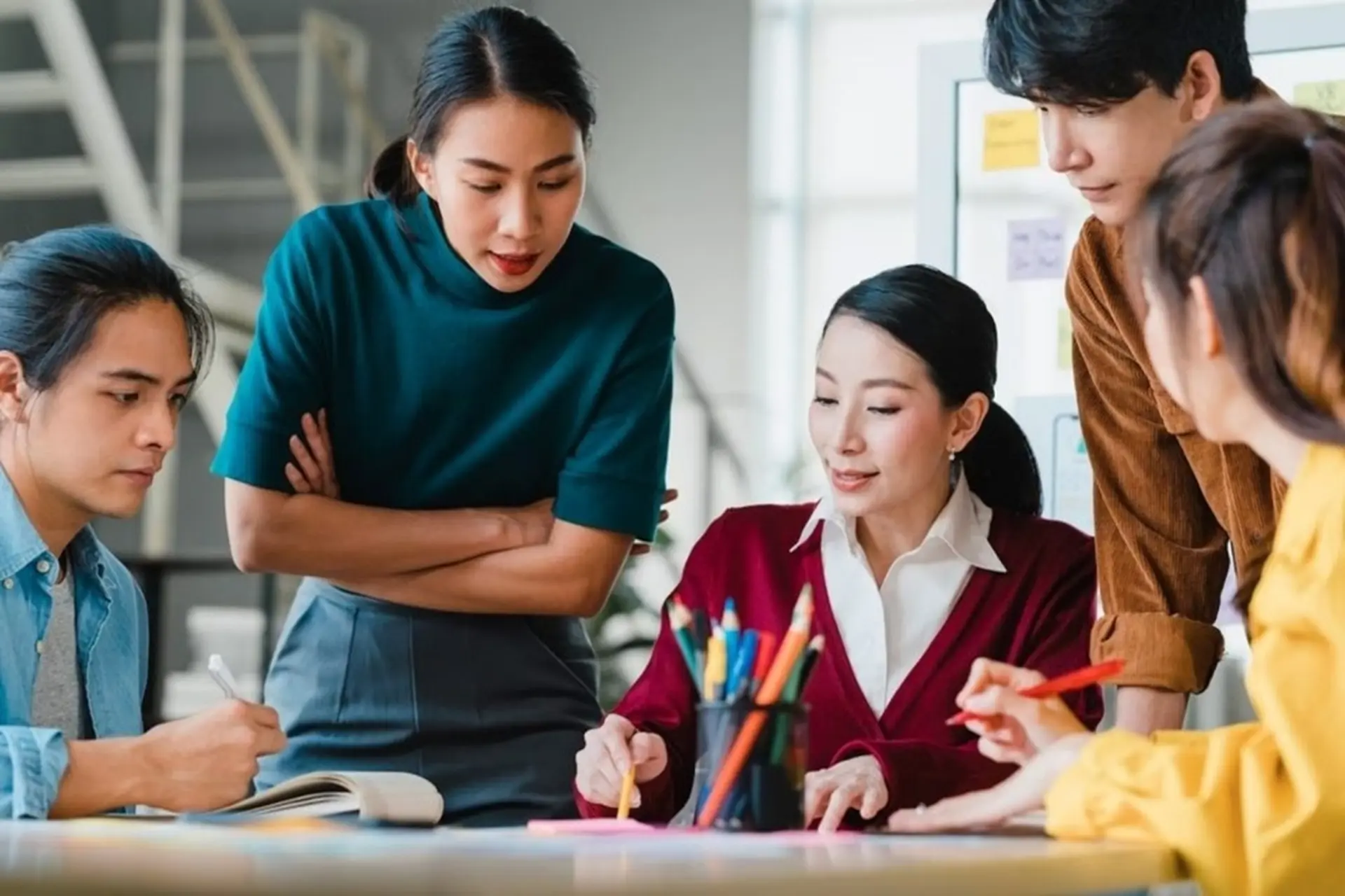Peer leadership là gì? Hành trình trở thành người dẫn dắt không cần chức danh