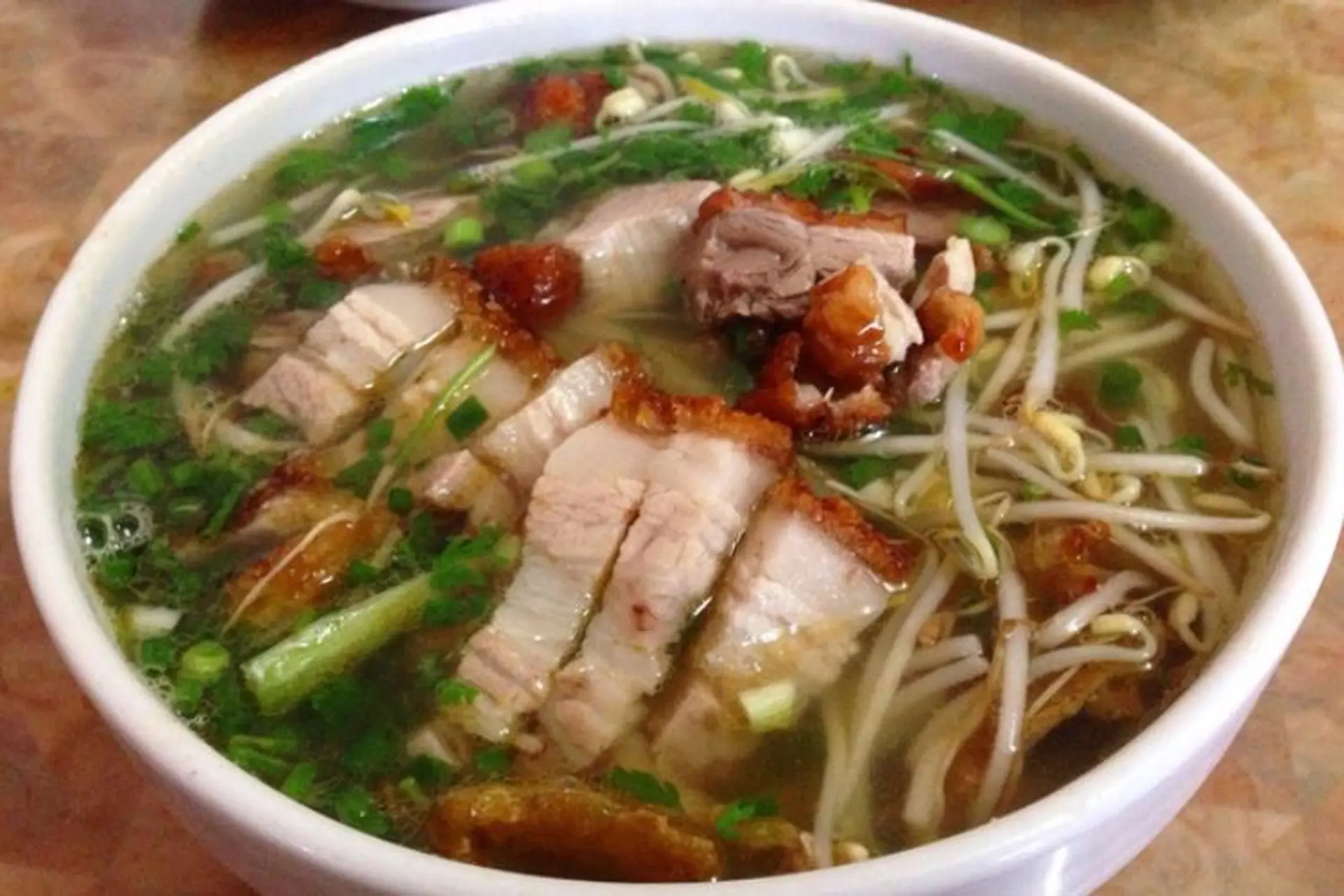 Công thức chế biến phở heo quay Cao Bằng ngon chuẩn vị, làm hài lòng mọi thực khách