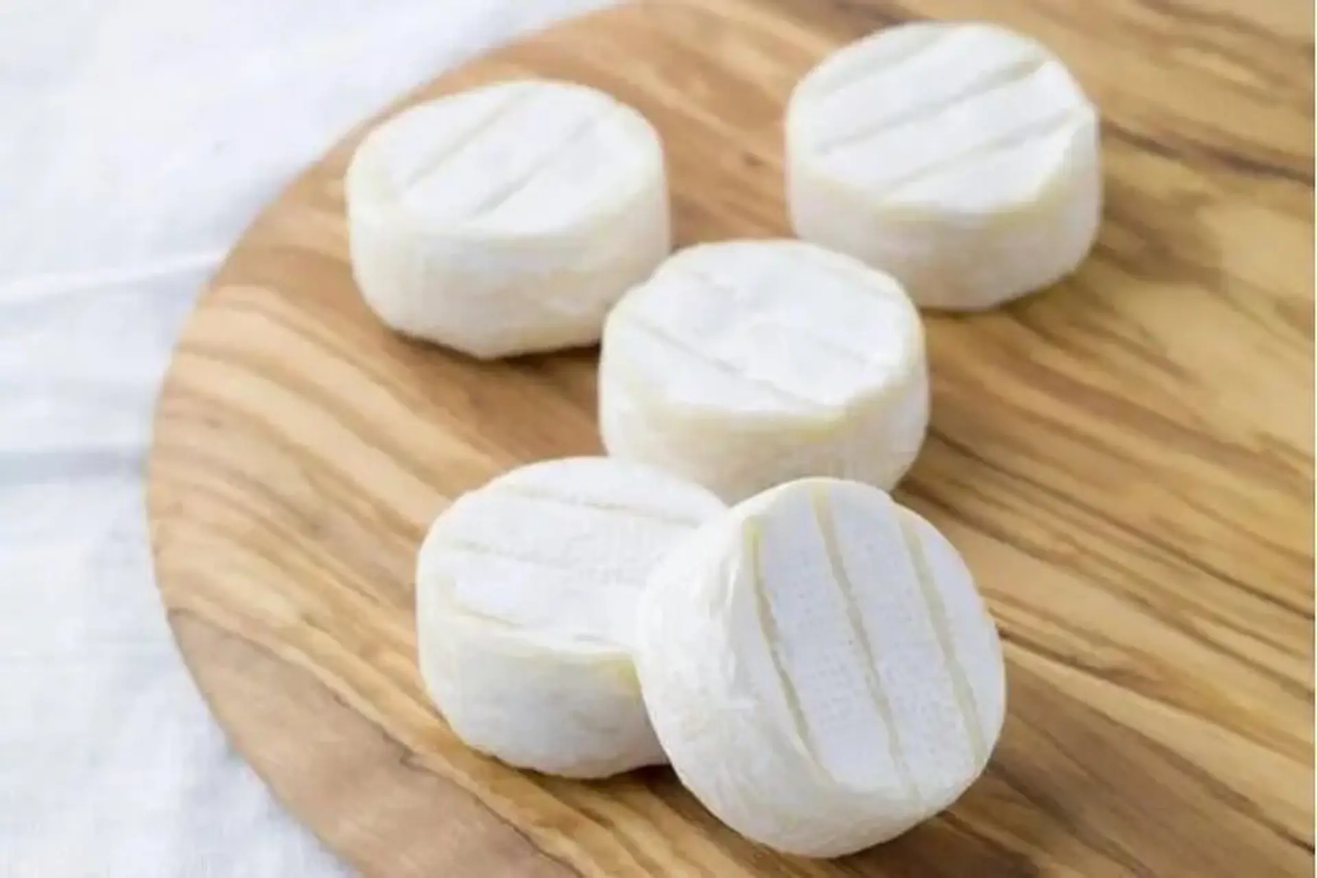 Tìm hiểu phô mai brie: Cách sản xuất, thành phần dinh dưỡng và bí quyết kết hợp phô mai với các món ăn