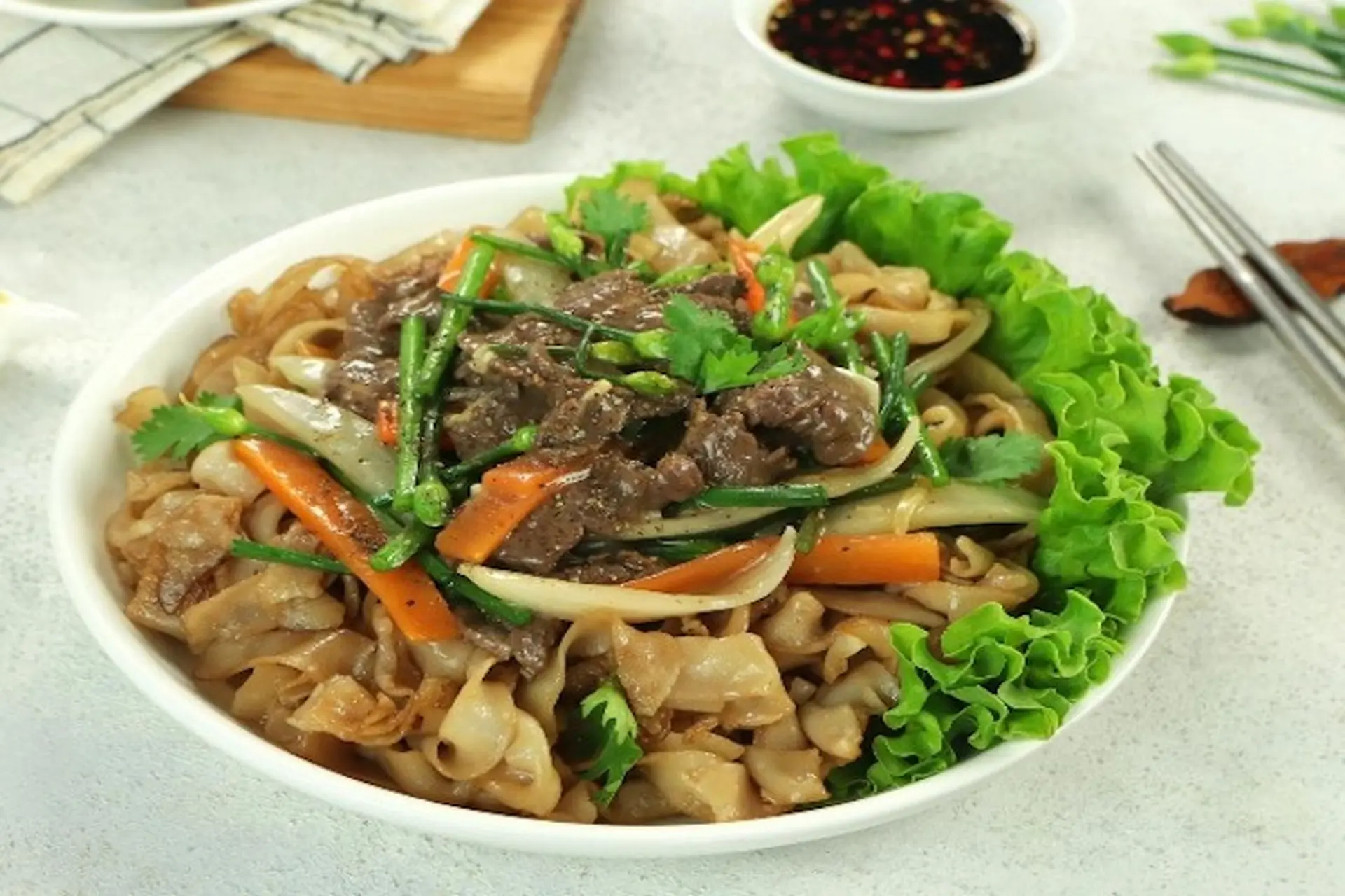 Cách làm phở xào bò thơm ngon, đậm đà, đầy đủ dinh dưỡng cho bữa ăn gia đình thêm ấm cúng