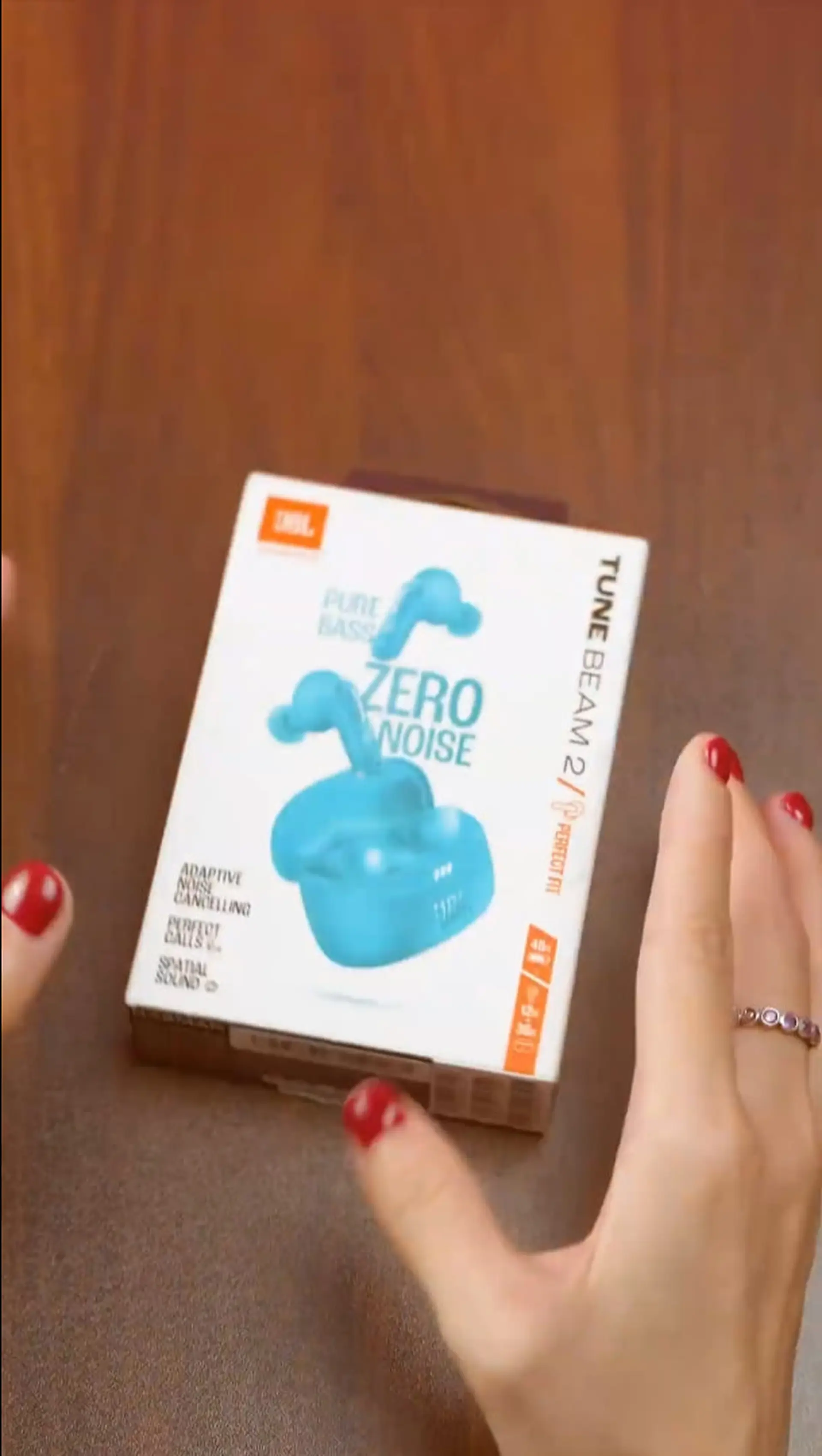 Unbox Tai nghe JBL Tune Beam 2