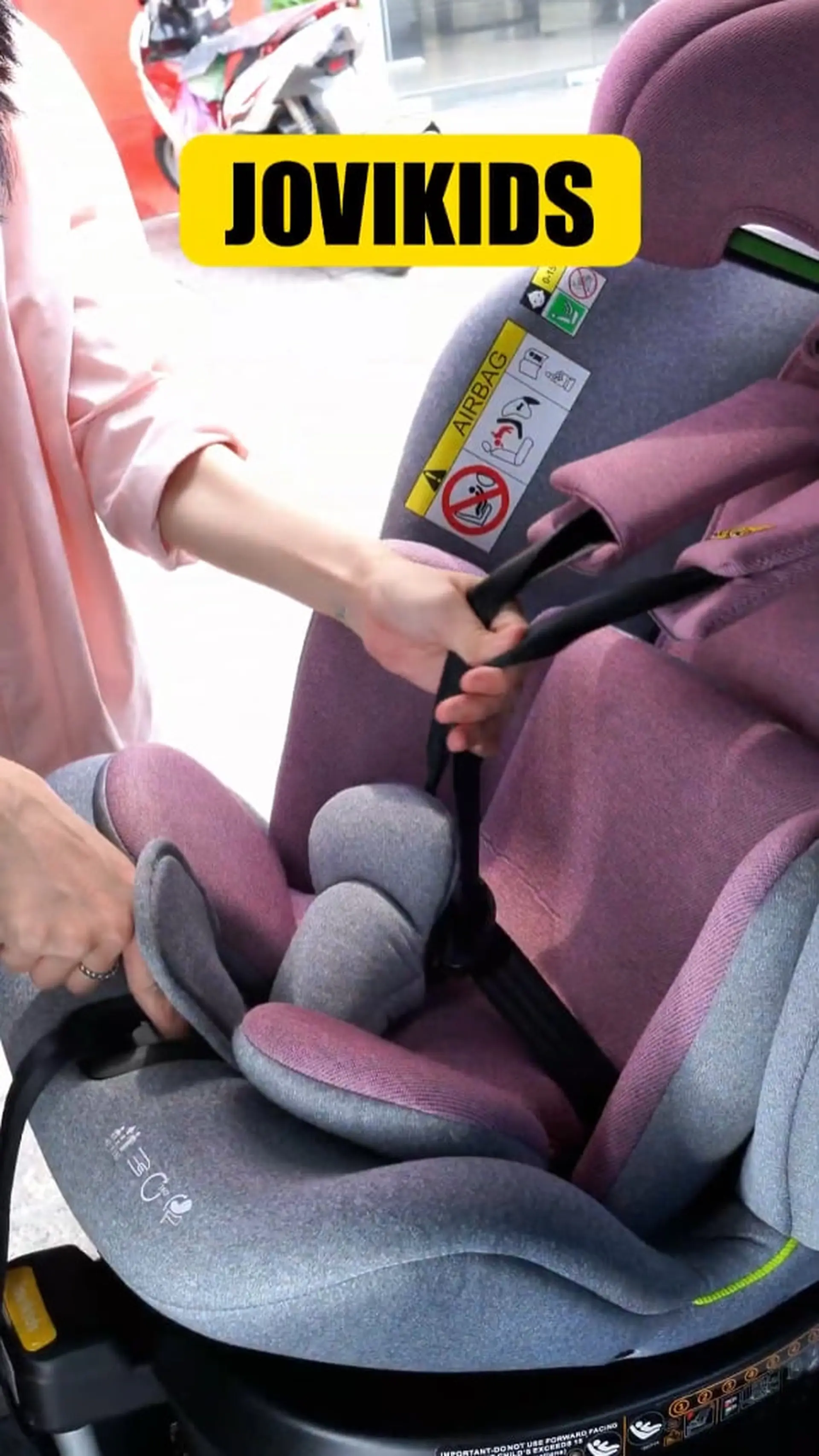 Gía đang cực kỳ tốt, cả nhà hãy mua ngay ghế trẻ em Jovikids để bảo vệ con trẻ nhé!!!