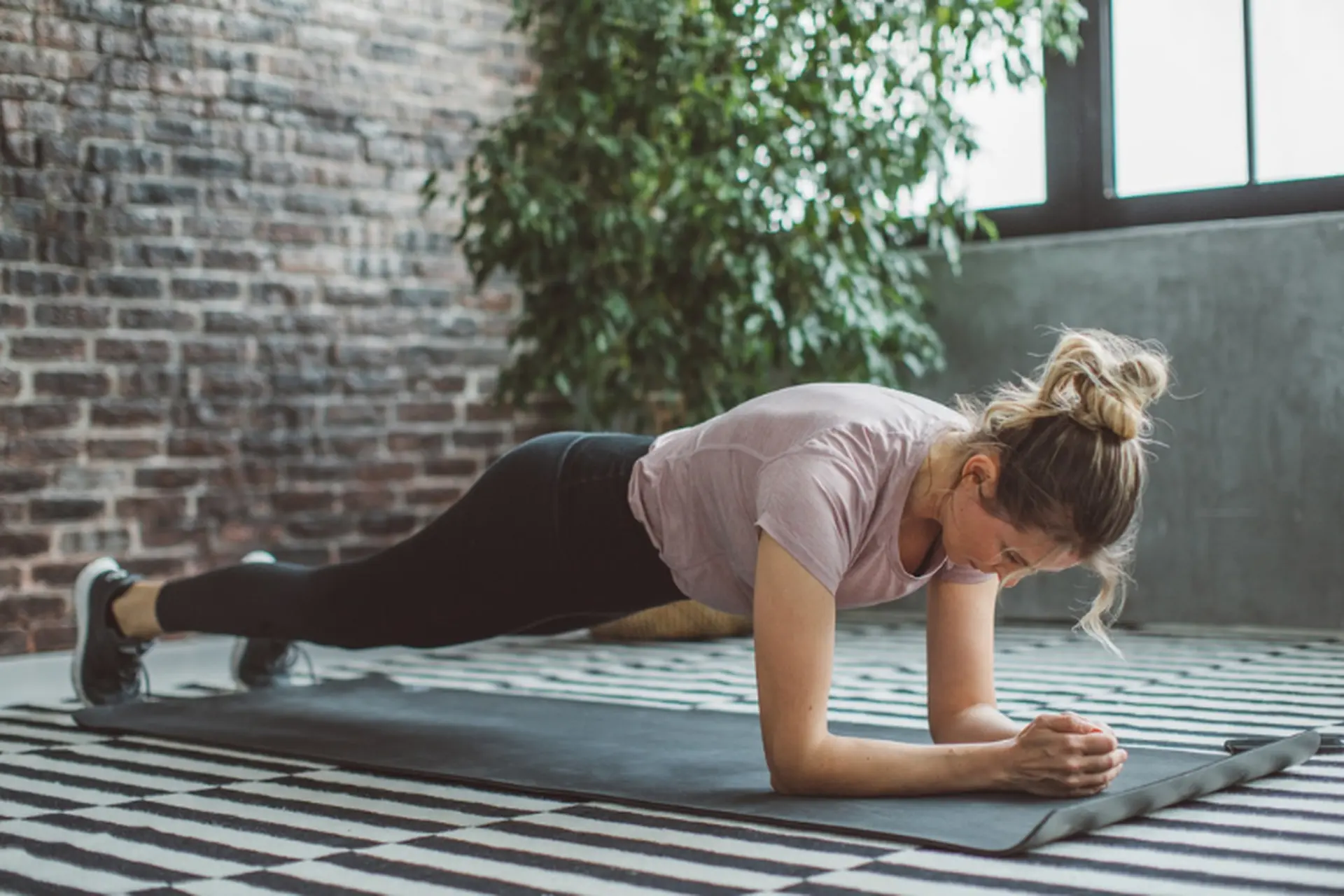 Kết hợp các bài tập giúp thư giản cơ lưng 