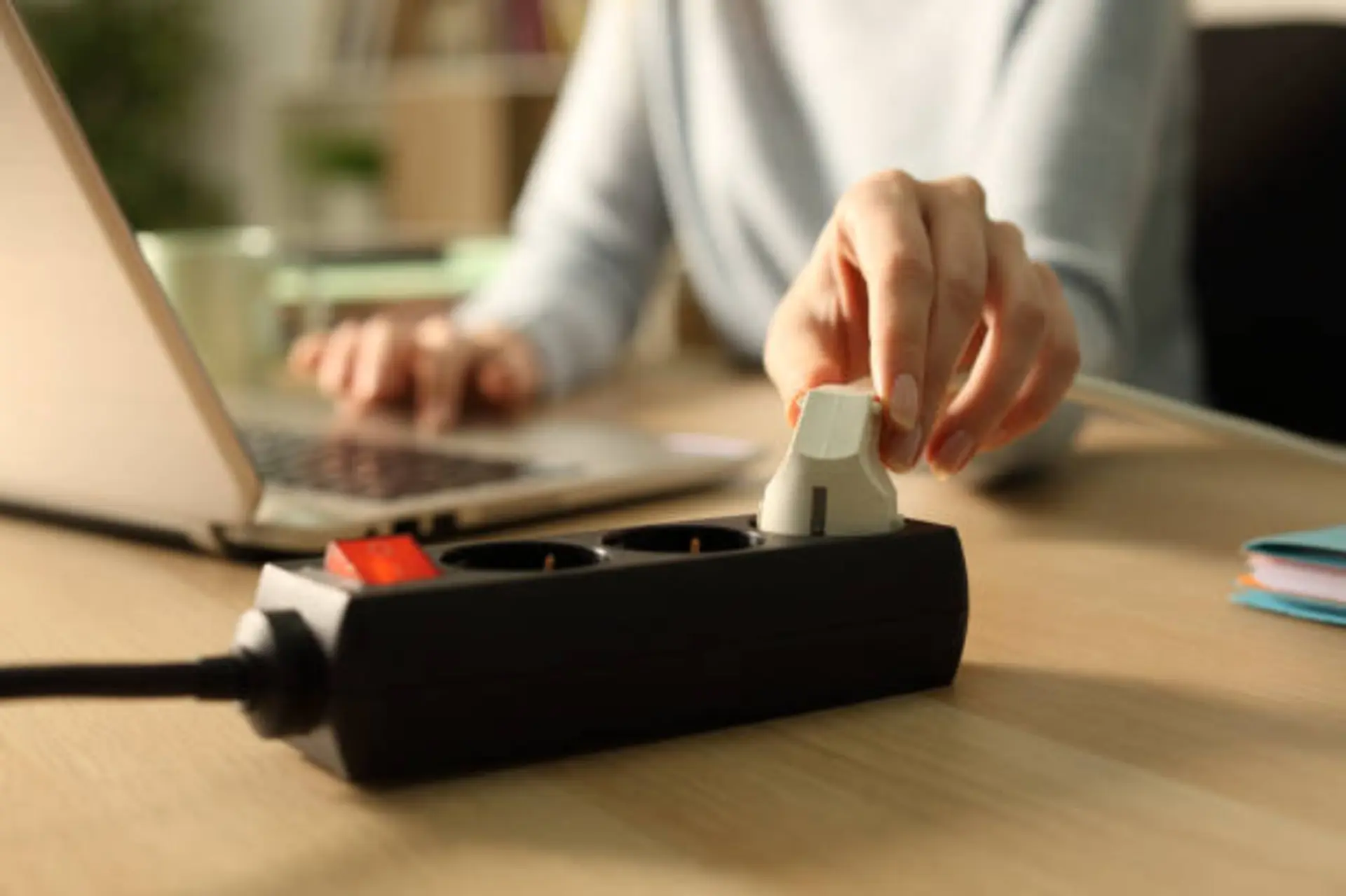 Plugged in laptop là gì? Giải thích rõ ràng và cách xử lý lỗi laptop cắm sạc nhưng không vào pin