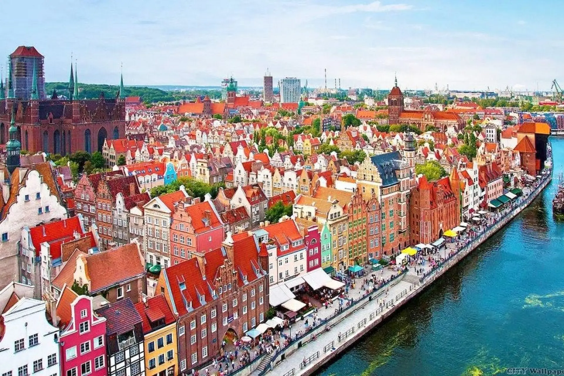 Poland là nước nào? Thiên nhiên tuyệt đẹp và thành phố cổ kính đang đón chờ!