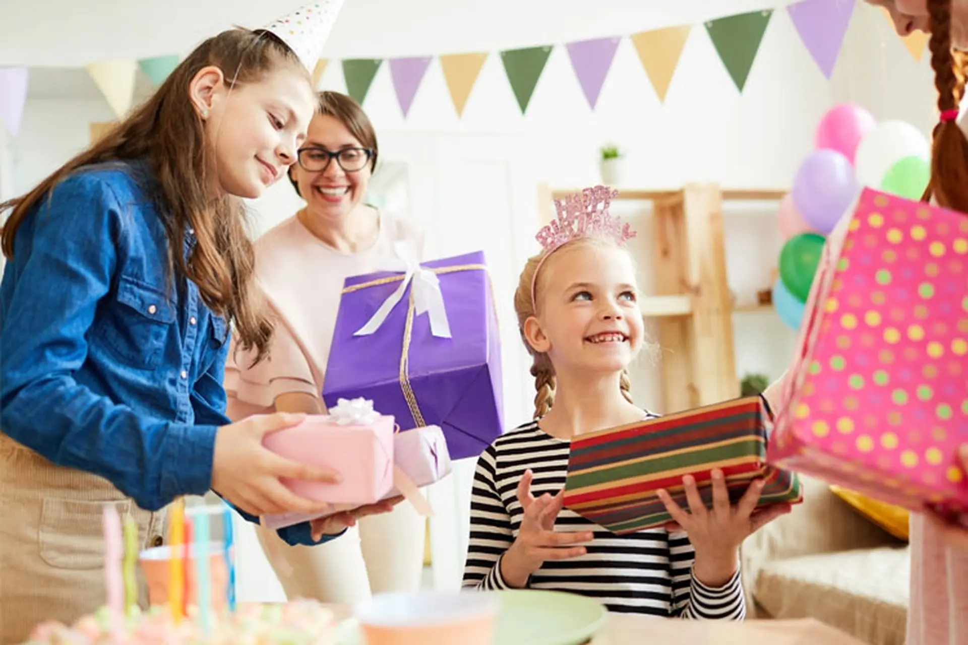 Top 10 món quà cho bé gái dễ thương, đúng sở thích và phù hợp với mọi lứa tuổi