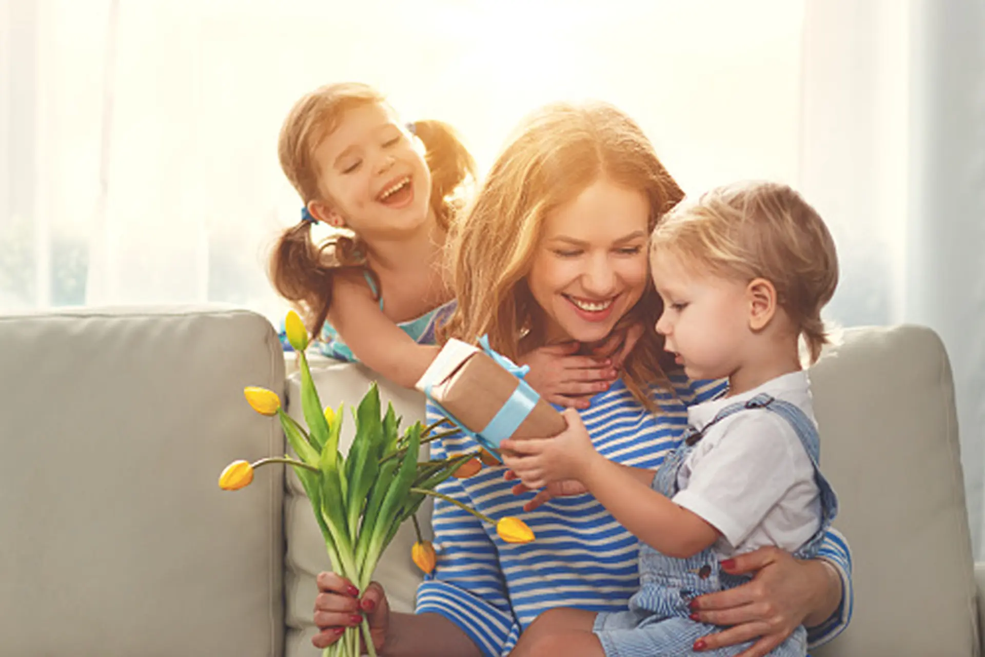 Chọn quà tặng 20/10 cho mẹ: 11+ ý tưởng độc đáo thay lời yêu thương khiến mẹ vui lòng