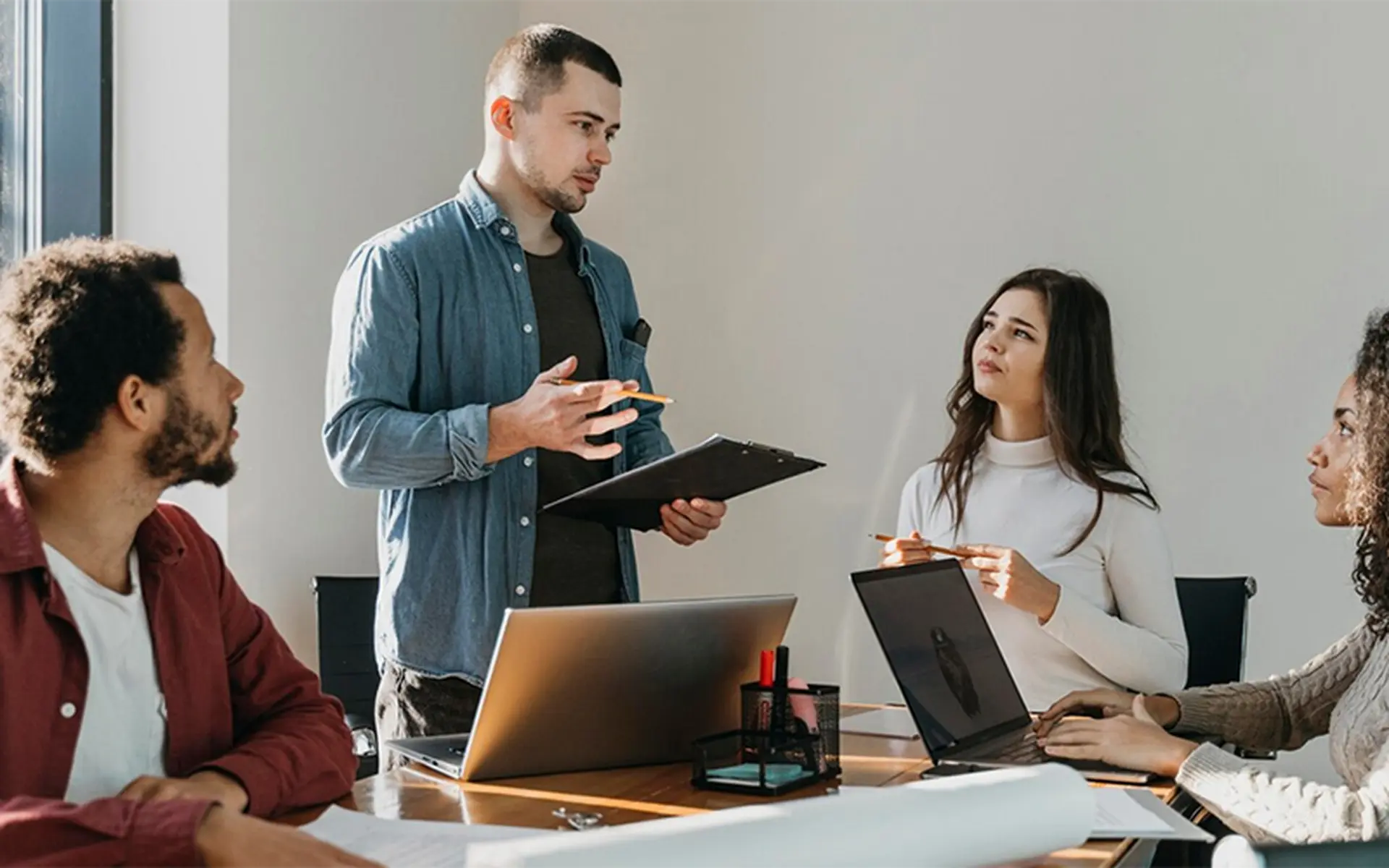 Quán xuyến là gì? Khám phá kỹ năng tổ chức và quản lý toàn diện giúp bạn nâng cao hiệu suất và cân bằng cuộc sống