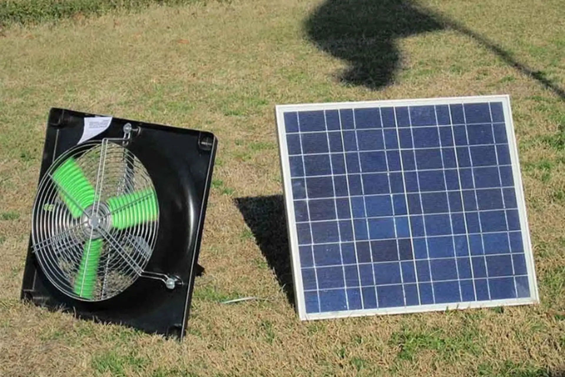 Quạt năng lượng mặt trời giá bao nhiêu? Có nên mua quạt năng lượng mặt trời không?