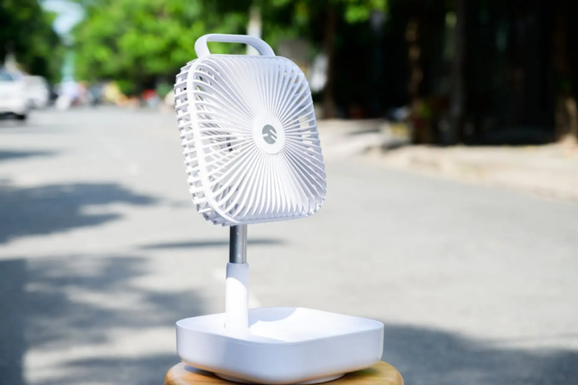 Kinh nghiệm chọn mua quạt tích điện pin khủng và top sản phẩm tốt nhất hiện nay