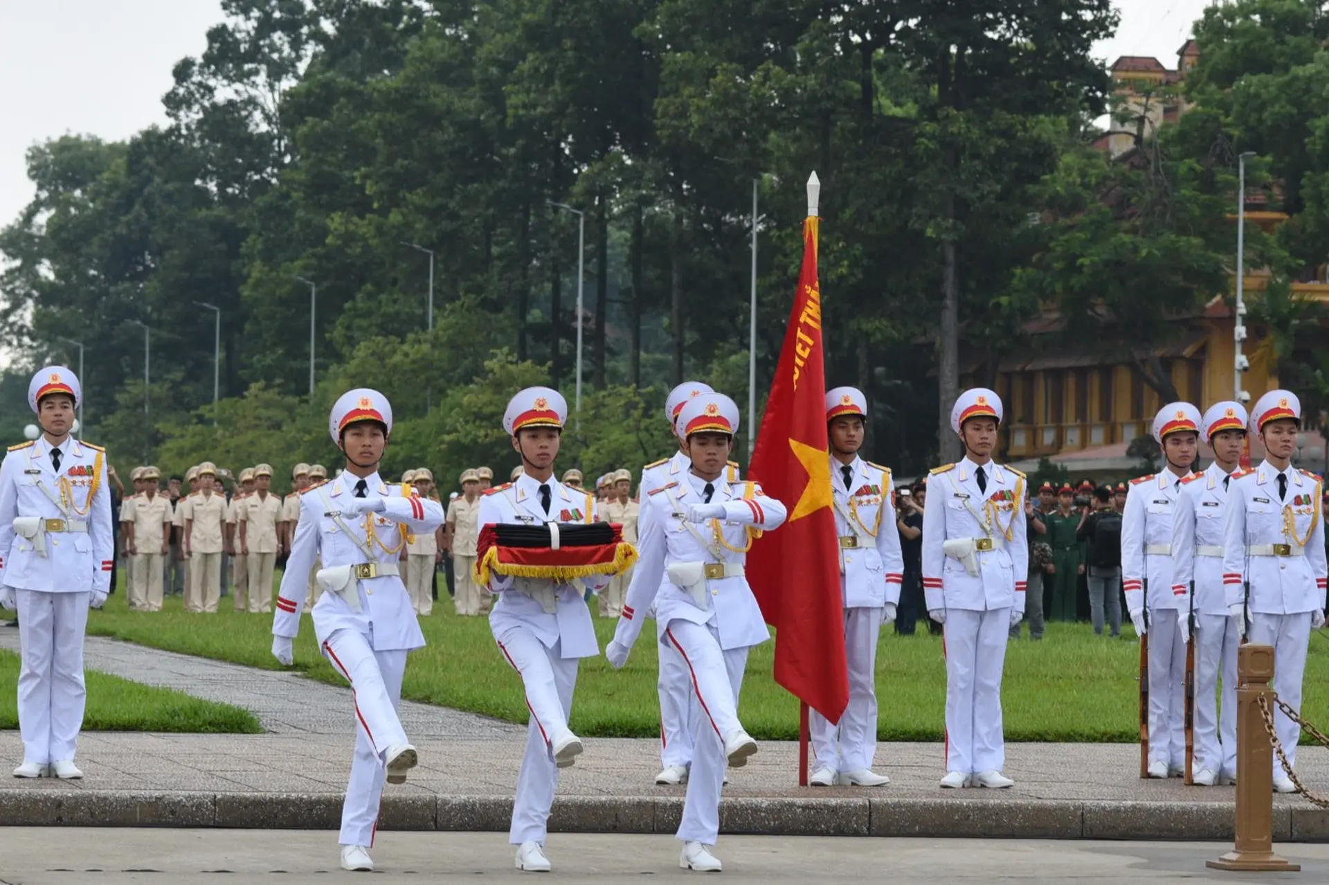 Quốc tang là gì? Quy định, nghi thức và các hoạt động cần tránh trong Quốc tang