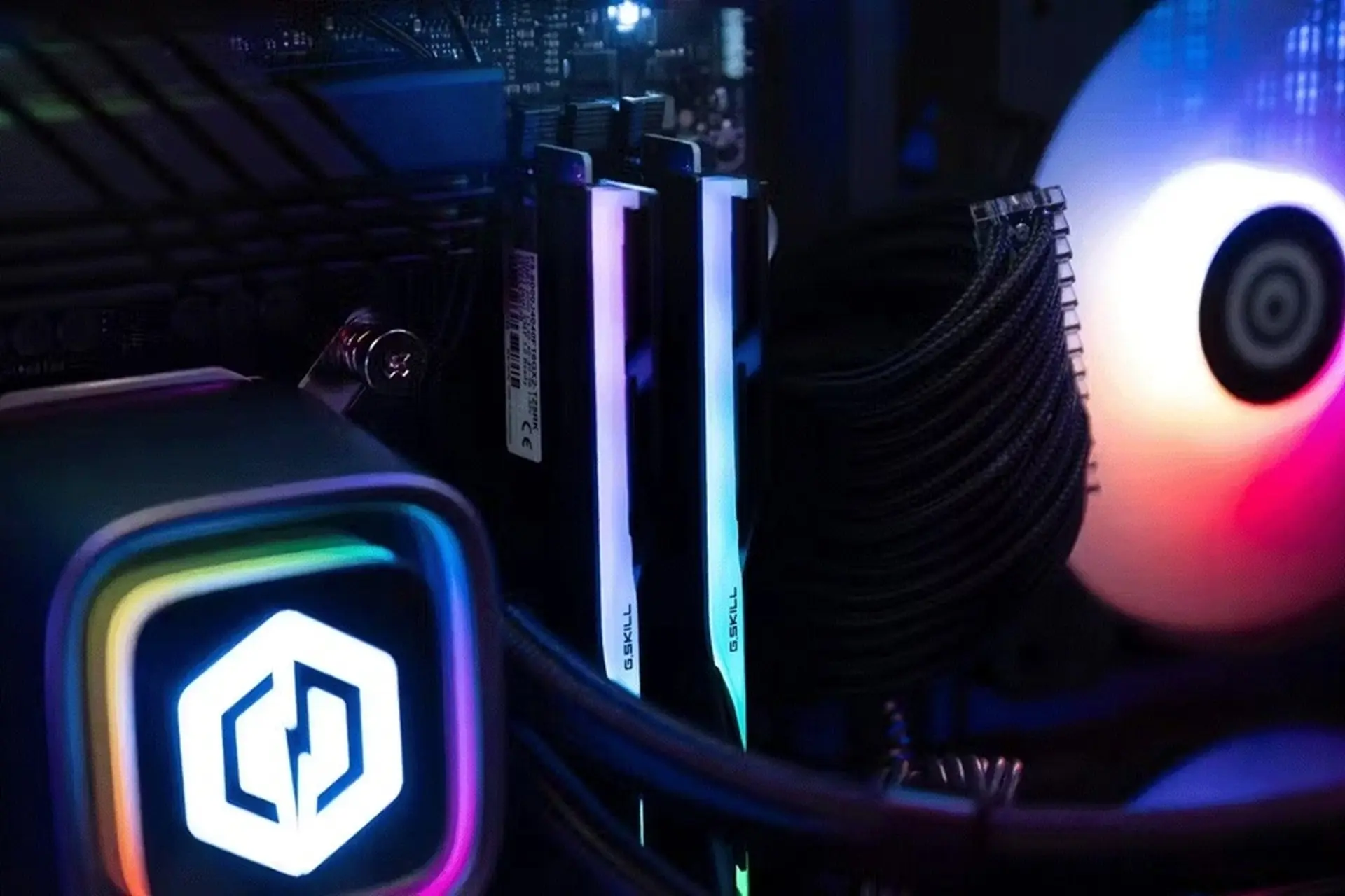 RAM giả là gì? Tìm hiểu công dụng, ưu nhược điểm và có nên lắp đặt trong PC không?