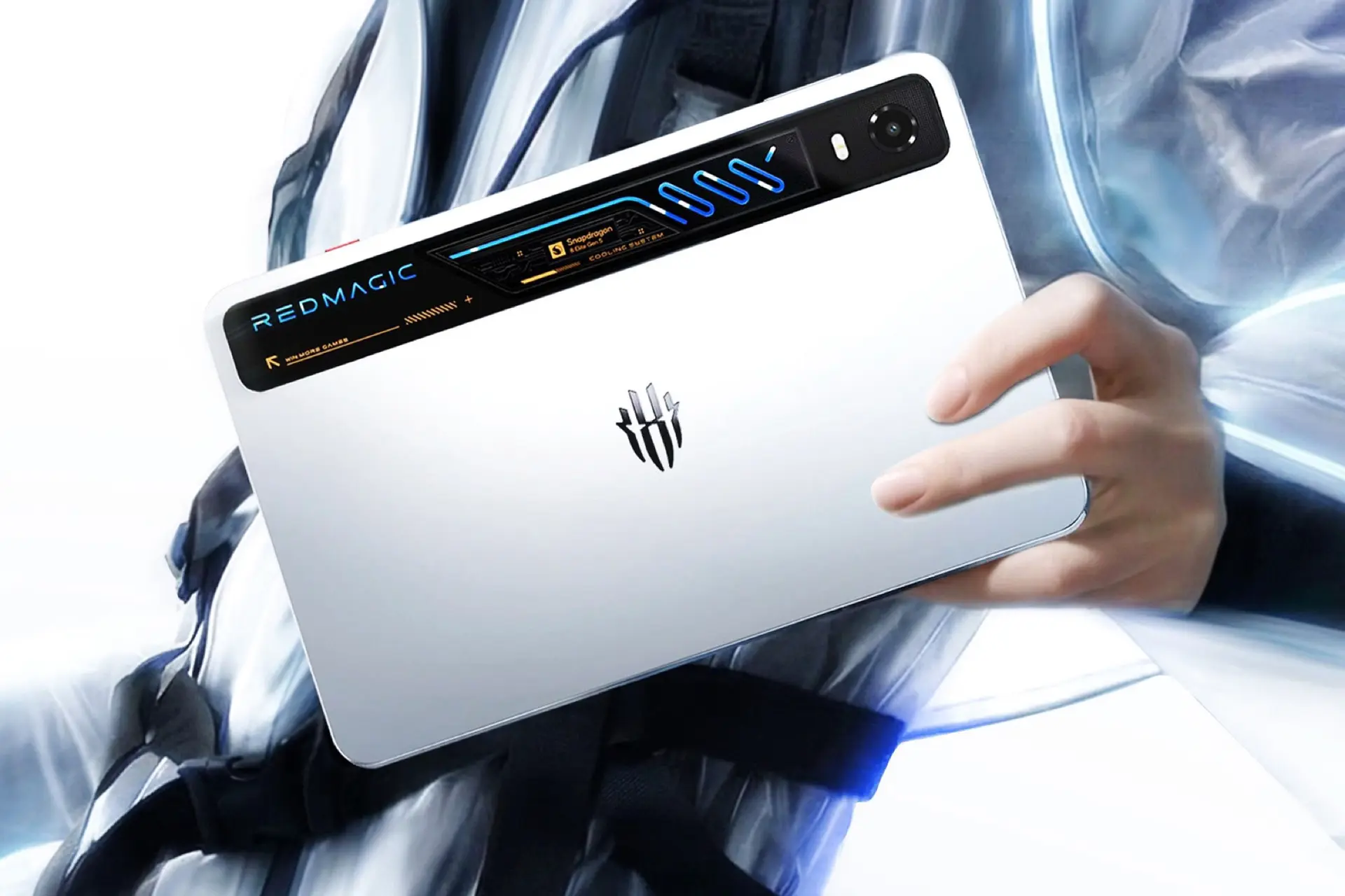 REDMAGIC Gaming Tablet 5 Pro ra mắt: Tablet mini cho game thủ, hỗ trợ Steam và tản nhiệt chất lỏng