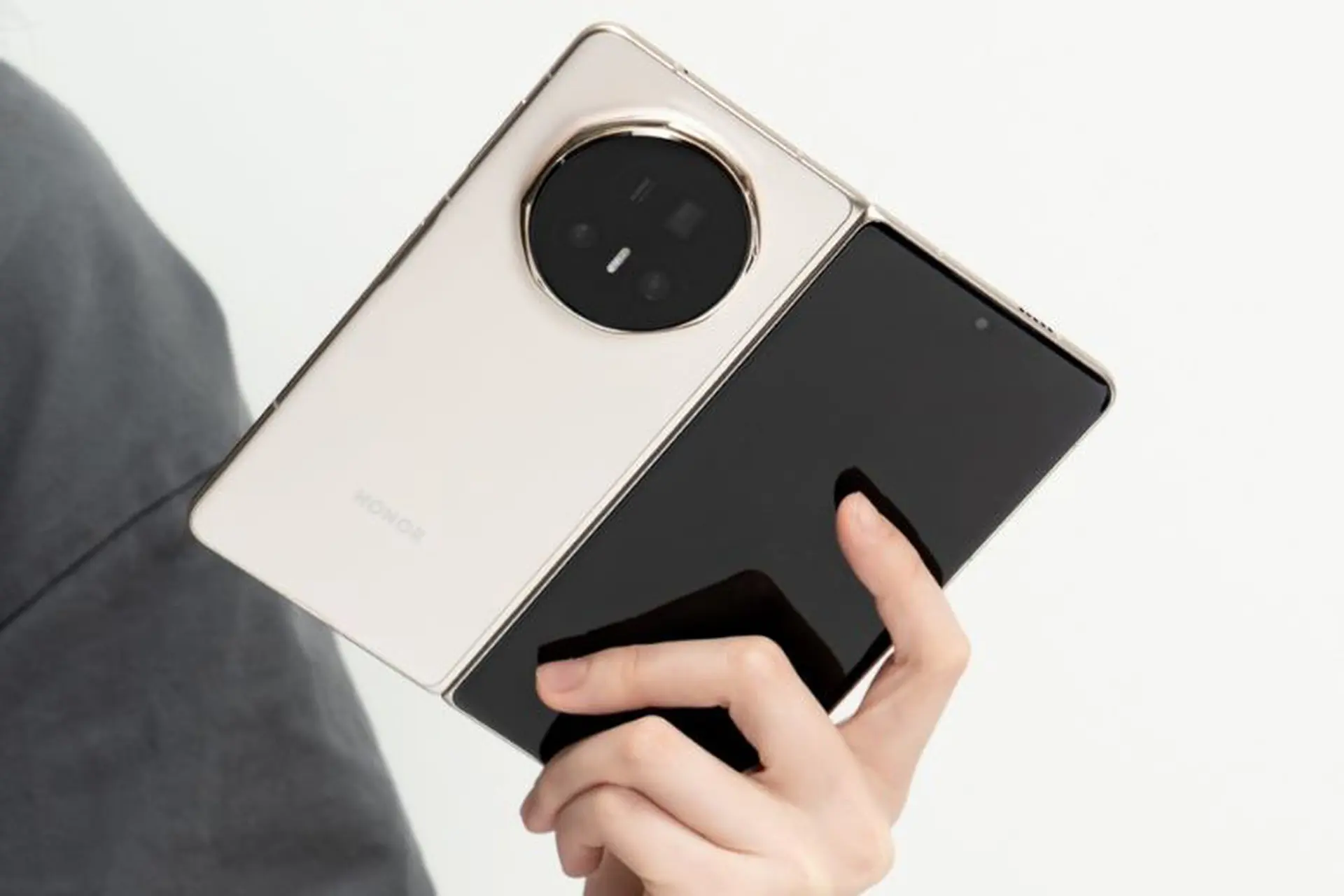 HONOR Magic V6 lộ camera 200MP, thách thức giới hạn smartphone gập