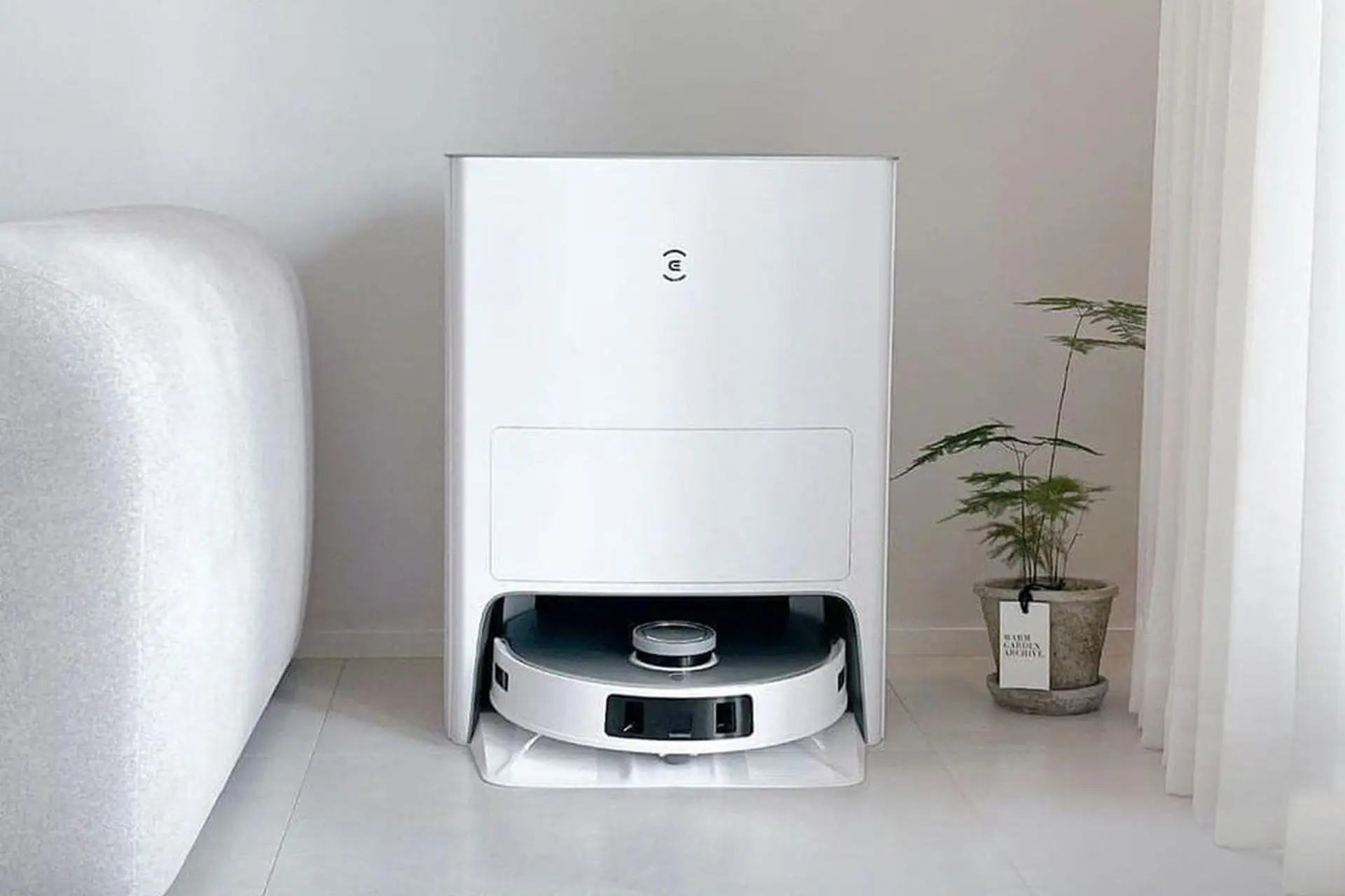 Đánh giá robot hút bụi Ecovacs T20e Omni: Giải pháp làm sạch toàn diện với công nghệ AI