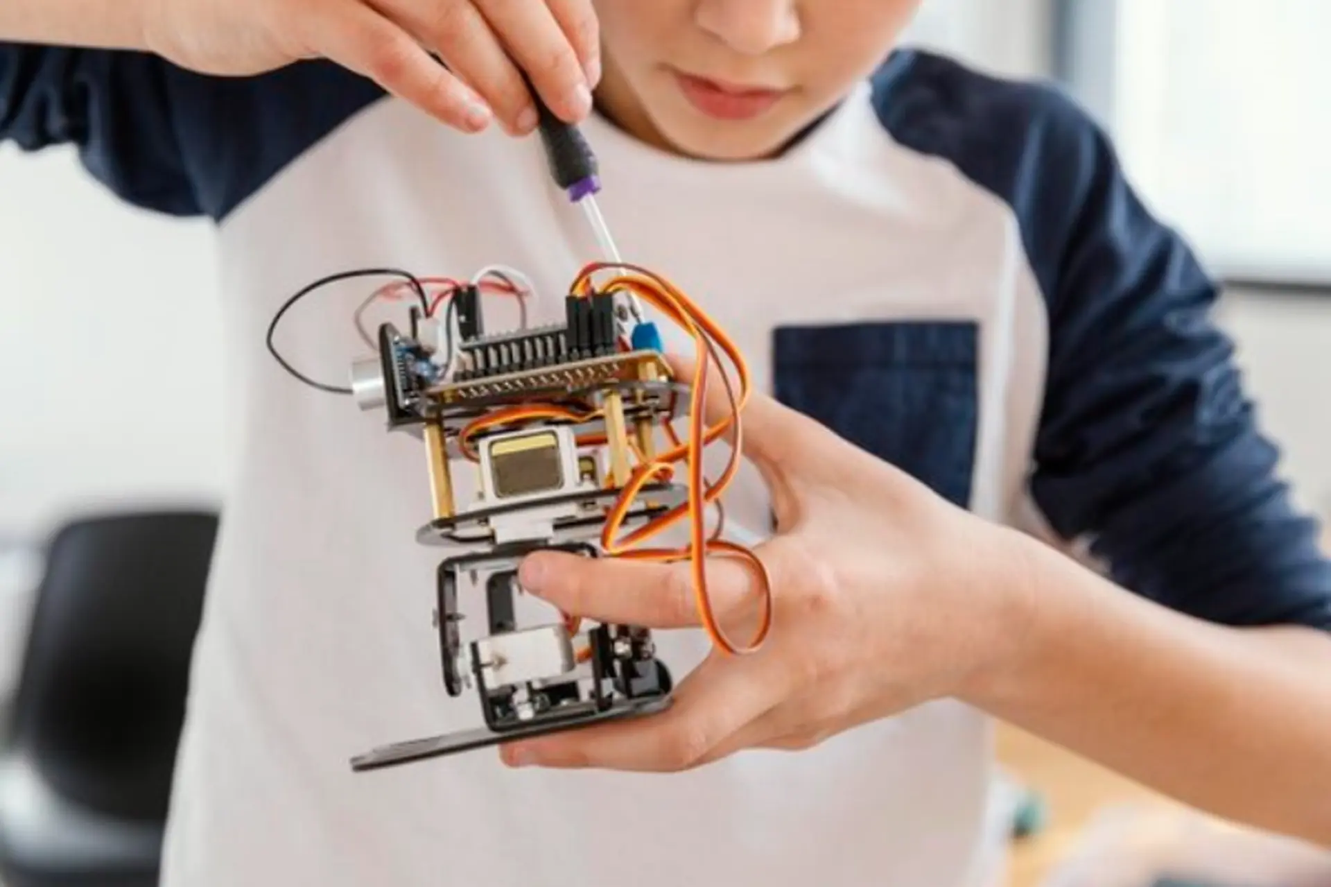 Robotics là gì? Tổng quan về lĩnh vực robot và ứng dụng thực tiễn