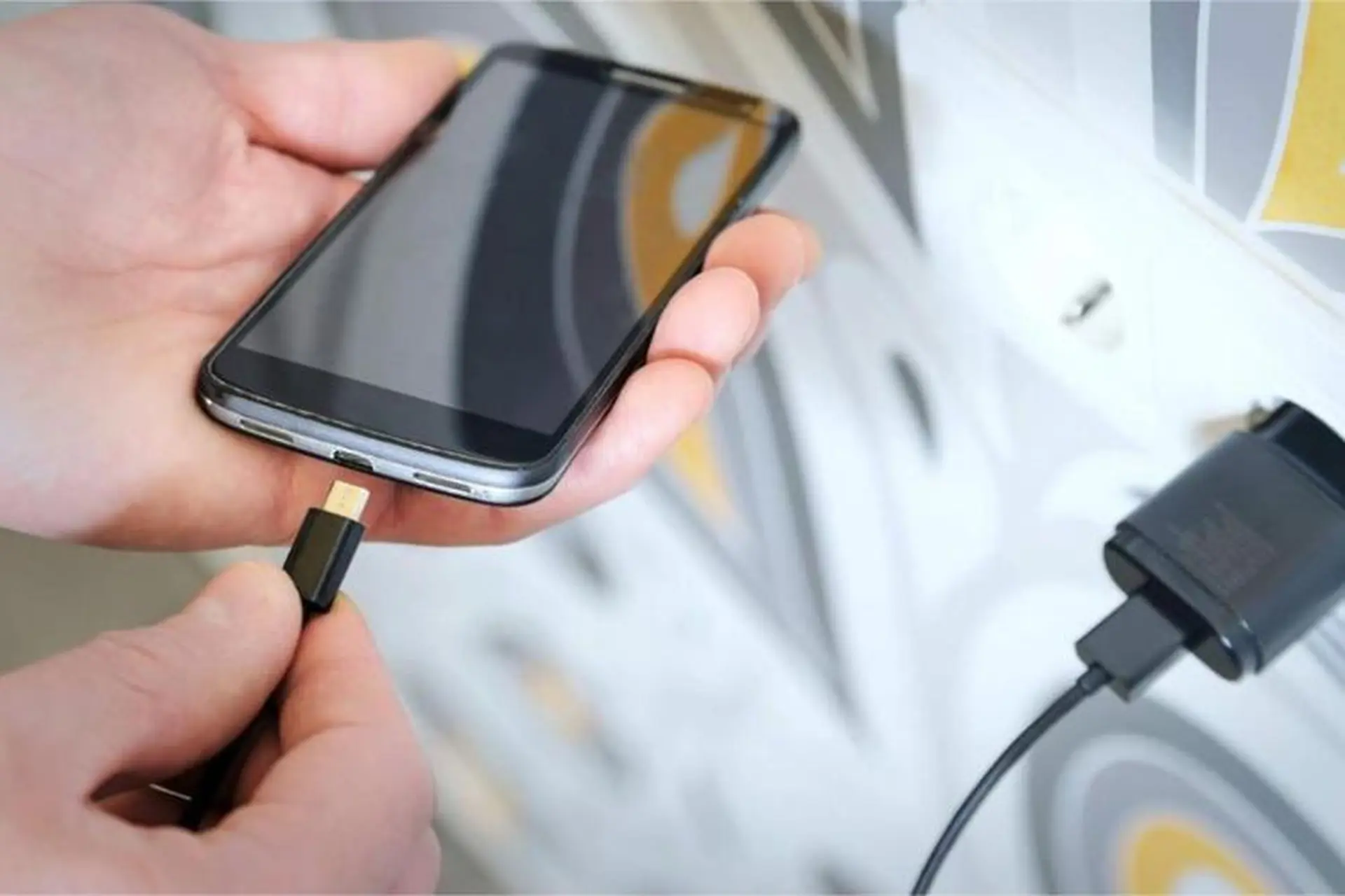 Nguyên nhân sạc pin cho smartphone bị chập chờn và hướng dẫn những mẹo xử lý