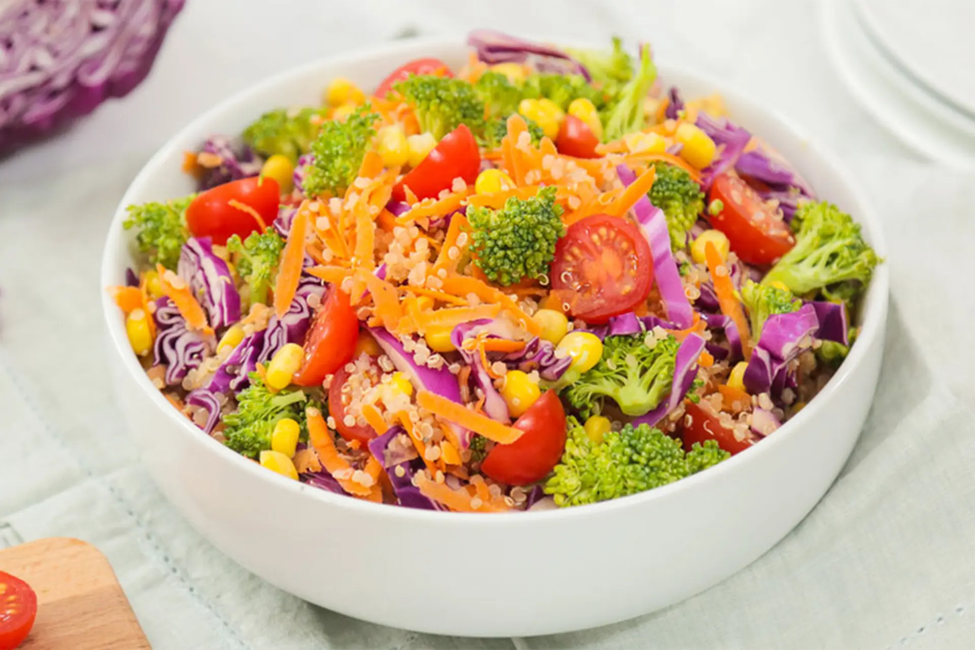 Muôn kiểu biến tấu món salad cầu vồng nhiều màu sắc, dinh dưỡng cho bữa ăn gia đình