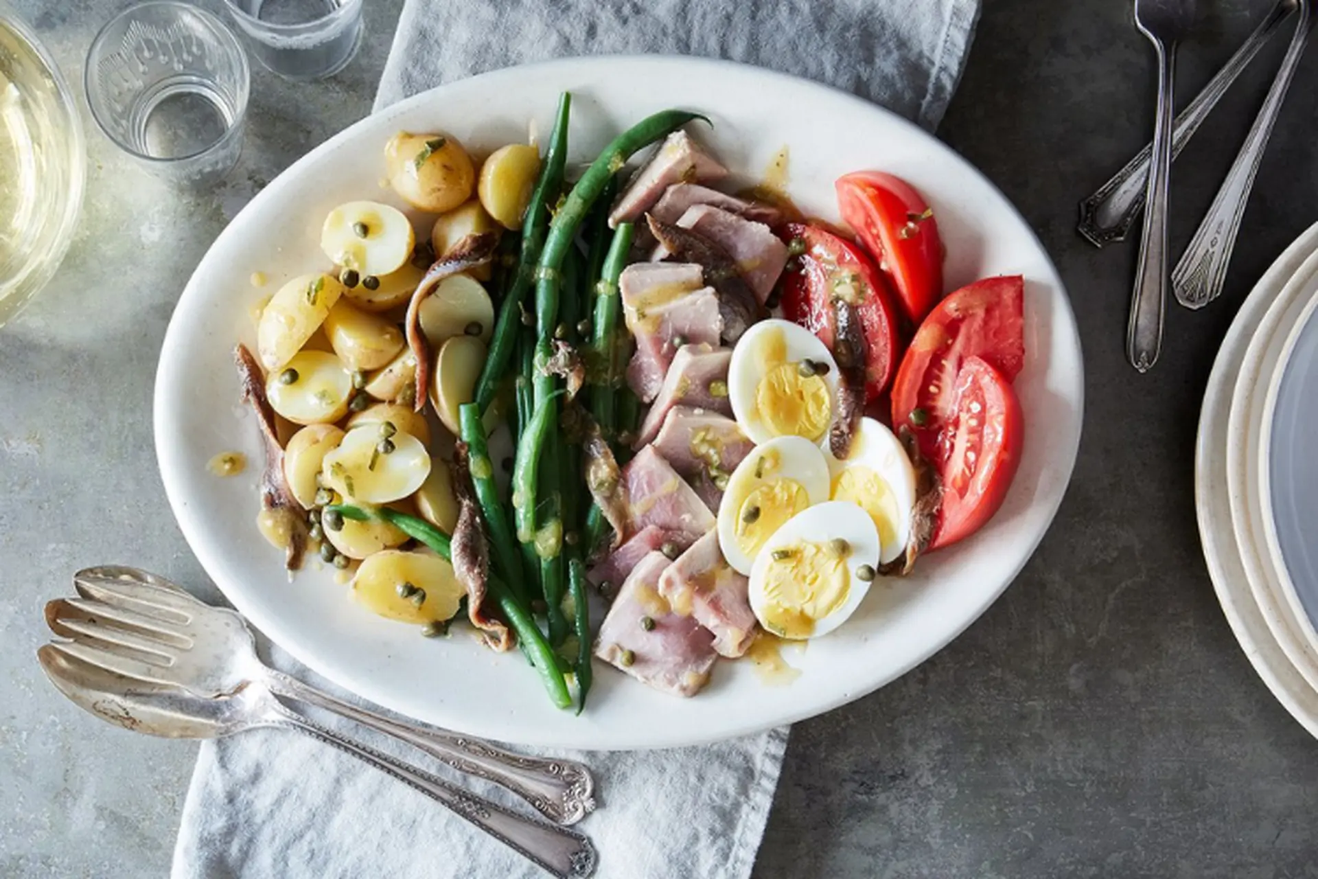 Salad Nicoise là gì? Hướng dẫn cách làm salad Nicoise chuẩn vị Pháp đơn giản tại nhà