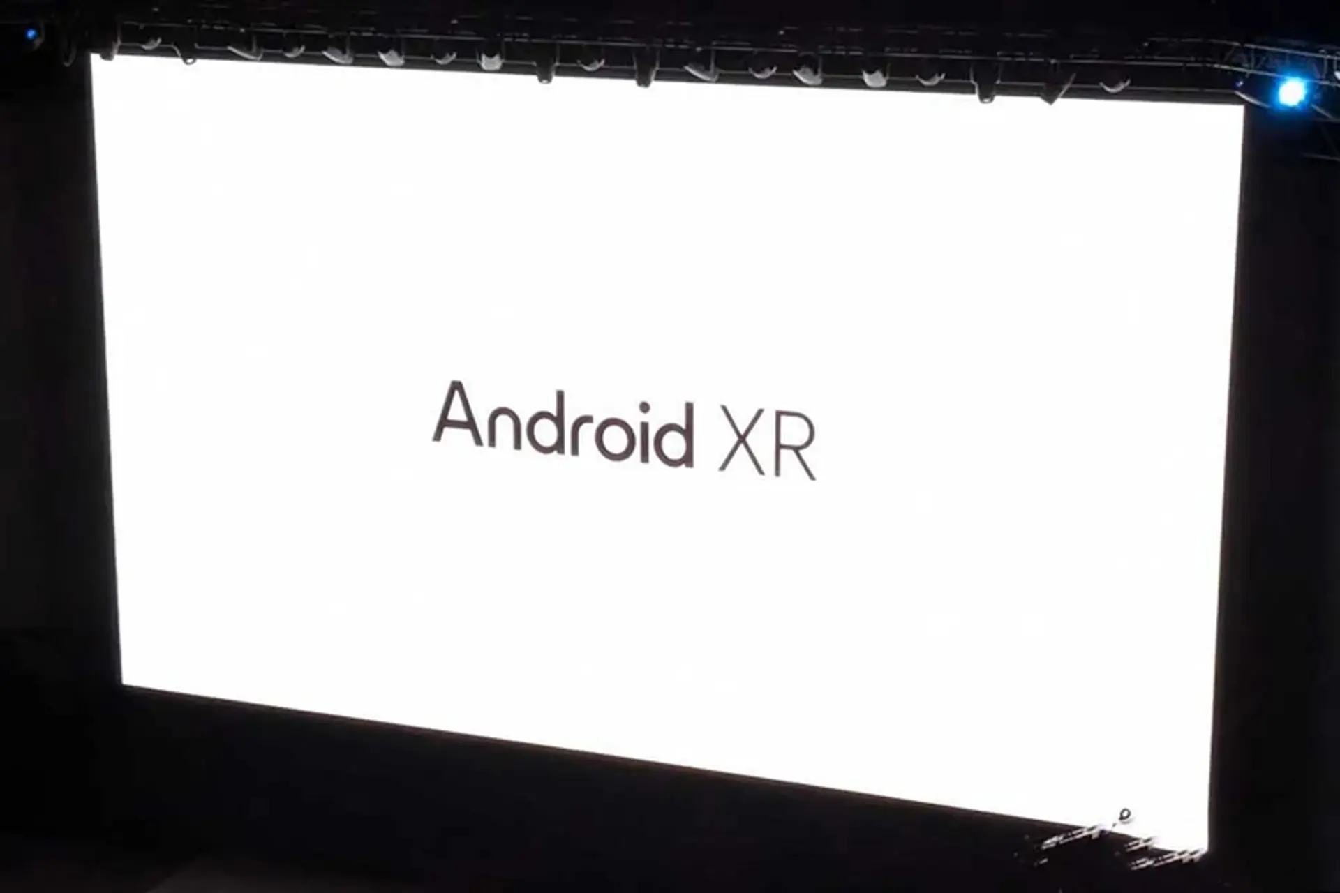 Samsung nhá hàng kính thực tế mở rộng Android XR, chuẩn bị ra mắt trong 2025