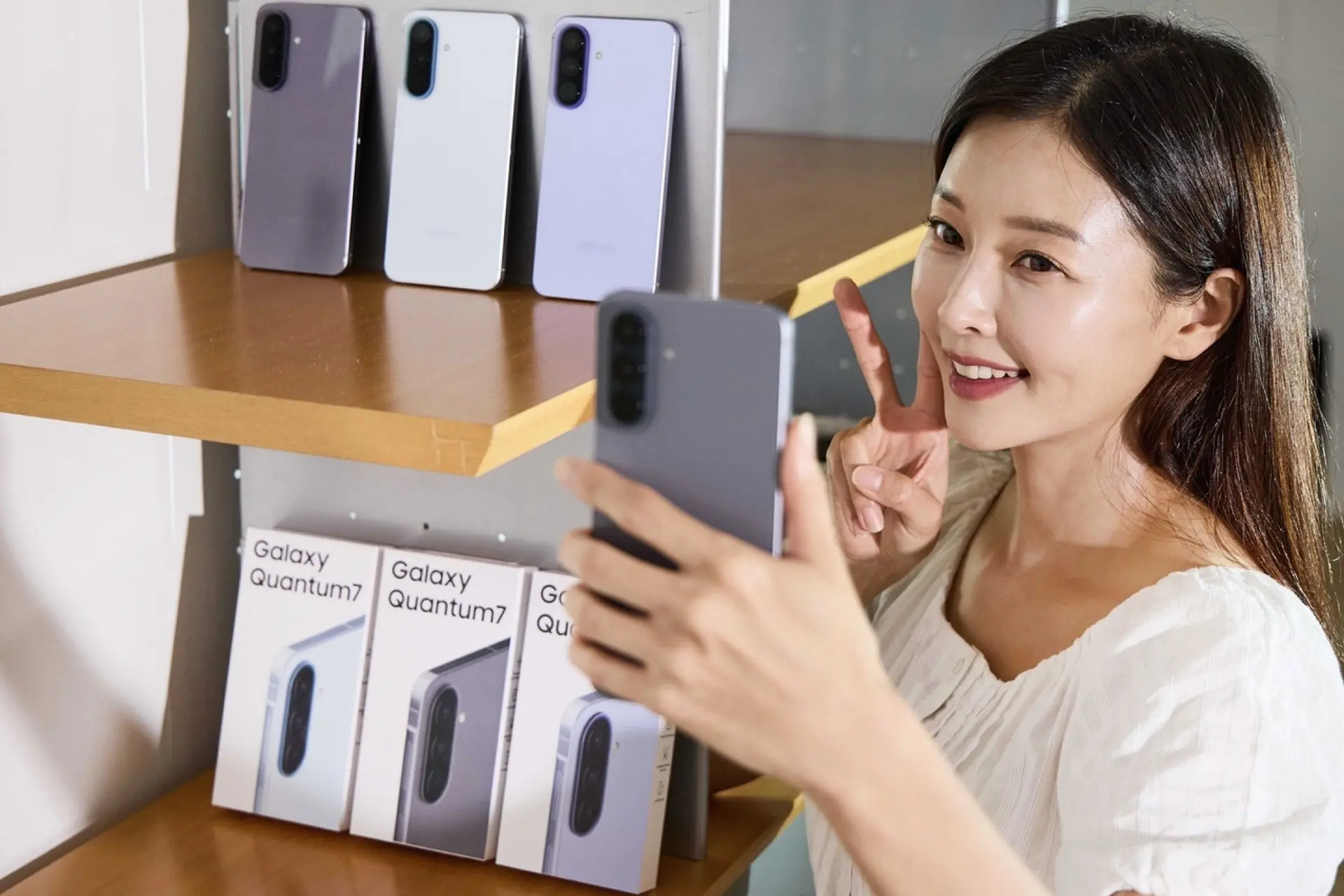 Samsung Galaxy Quantum 7 ra mắt: Màn hình AMOLED 120 Hz, camera 50 MP, pin 5.000 mAh