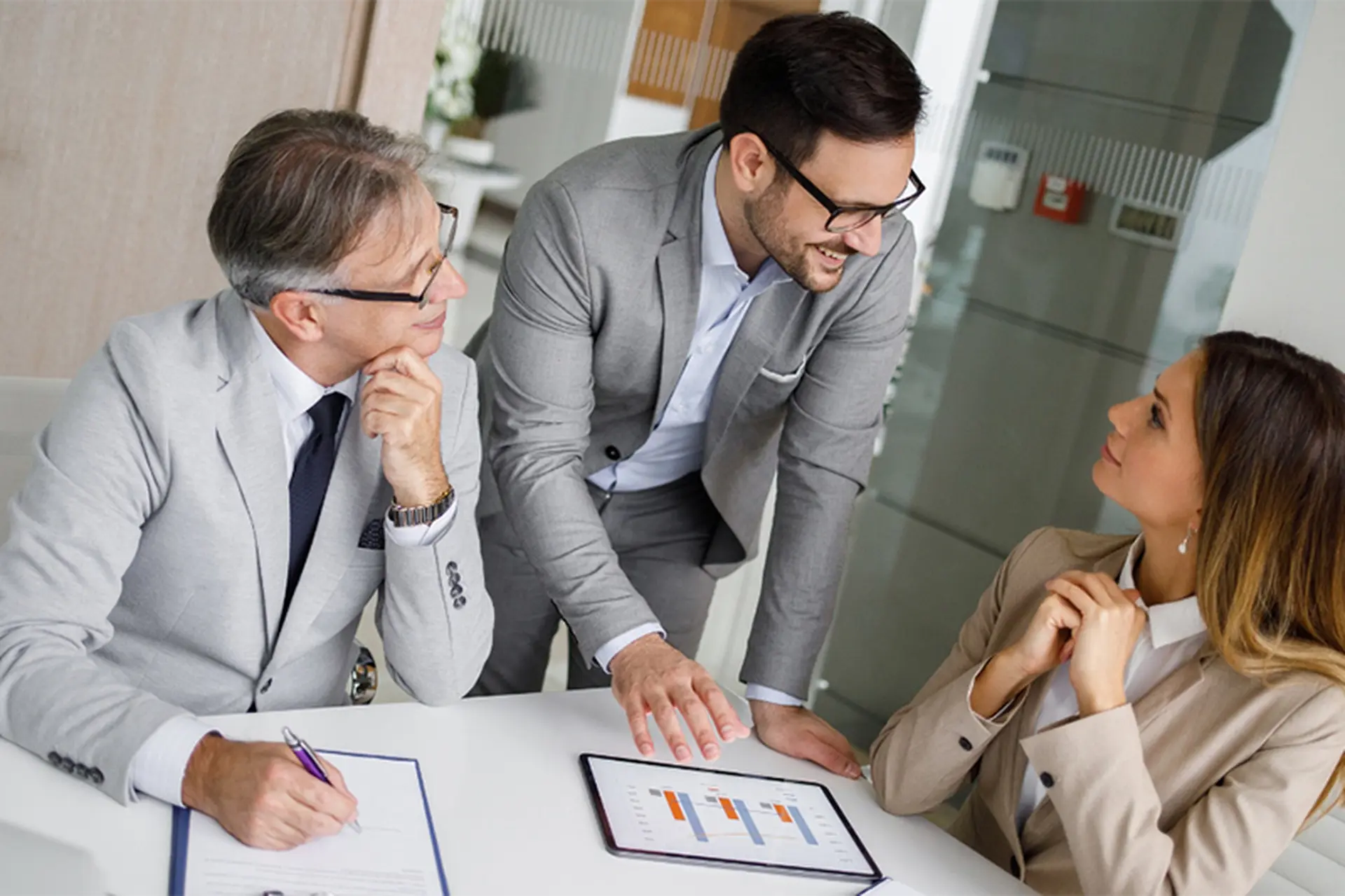 Senior Manager là gì? Tìm hiểu vai trò, công việc, kỹ năng cần có và cơ hội phát triển của vị trí quản lý cấp cao trong doanh nghiệp