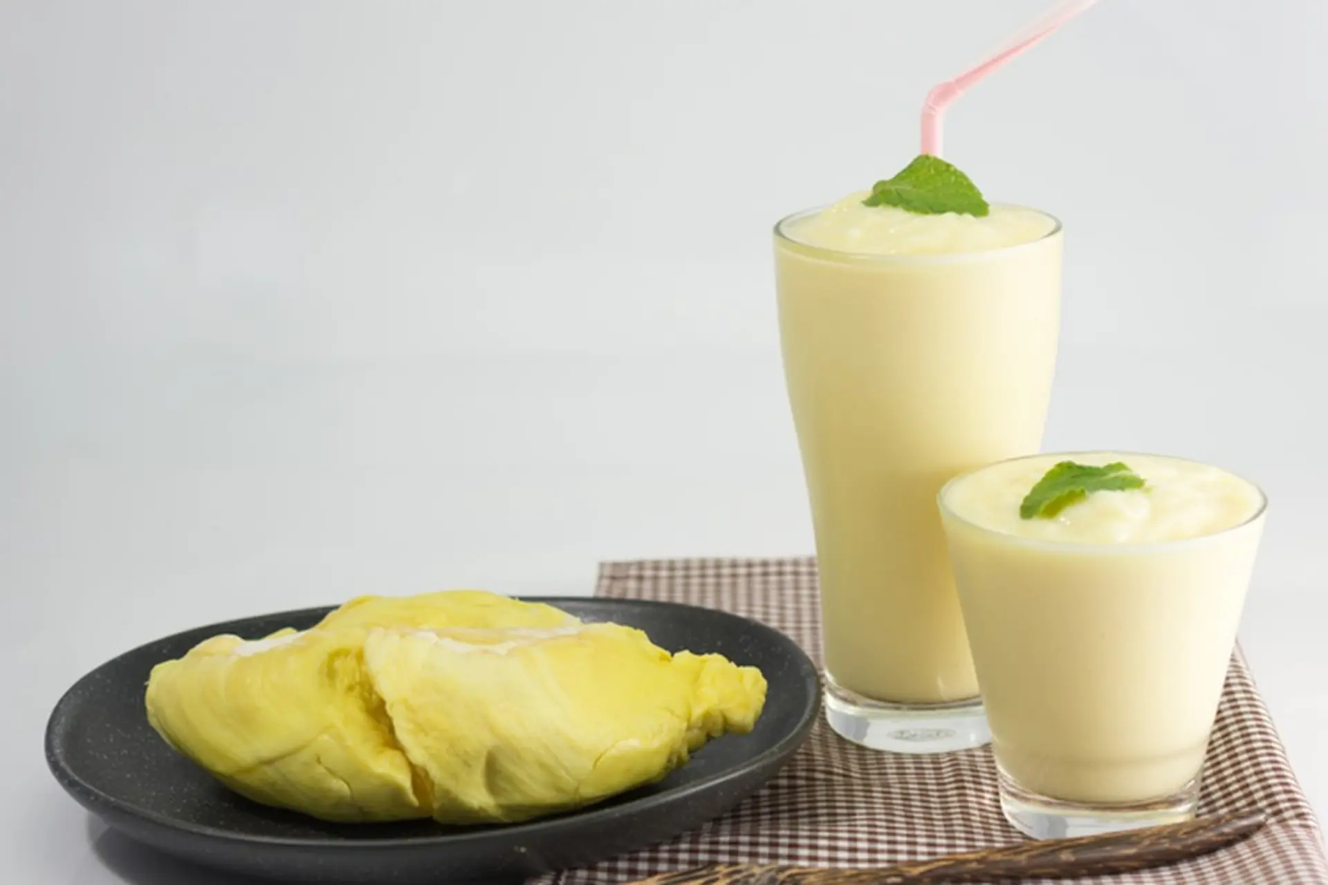 Bỏ túi ngay công thức sinh tố bơ sầu riêng thơm béo lạ miệng, bạn đã thử chưa? 