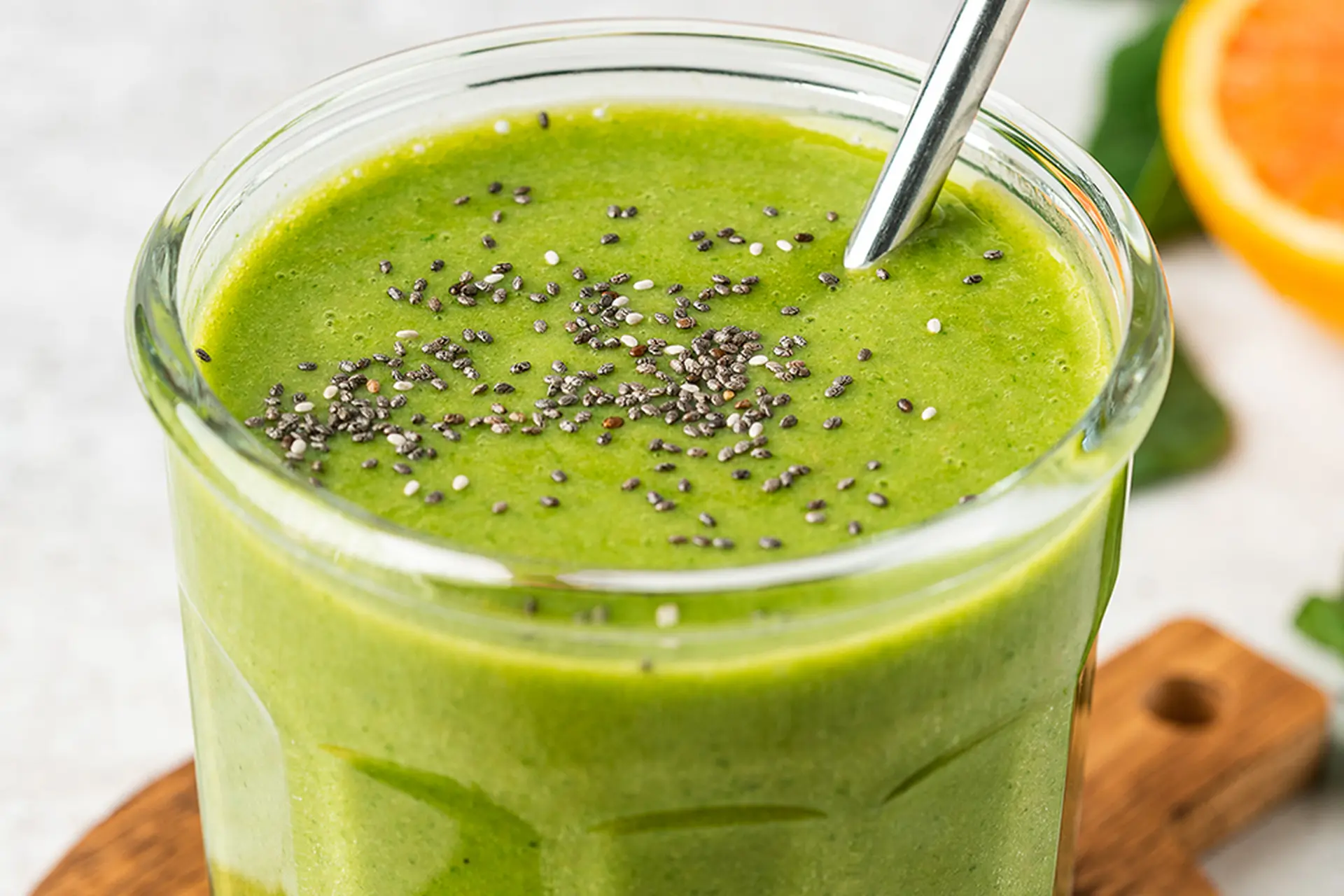 Cách làm sinh tố cải bó xôi cam thơm ngon, vừa dễ làm, vừa khỏe dáng đẹp da