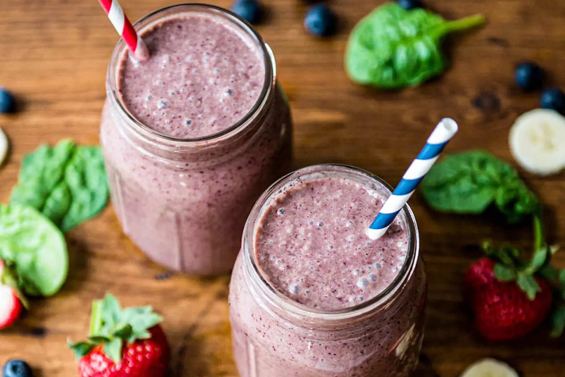 Bí quyết pha chế sinh tố cải bó xôi việt quất giúp tăng cường miễn dịch và chống lão hóa