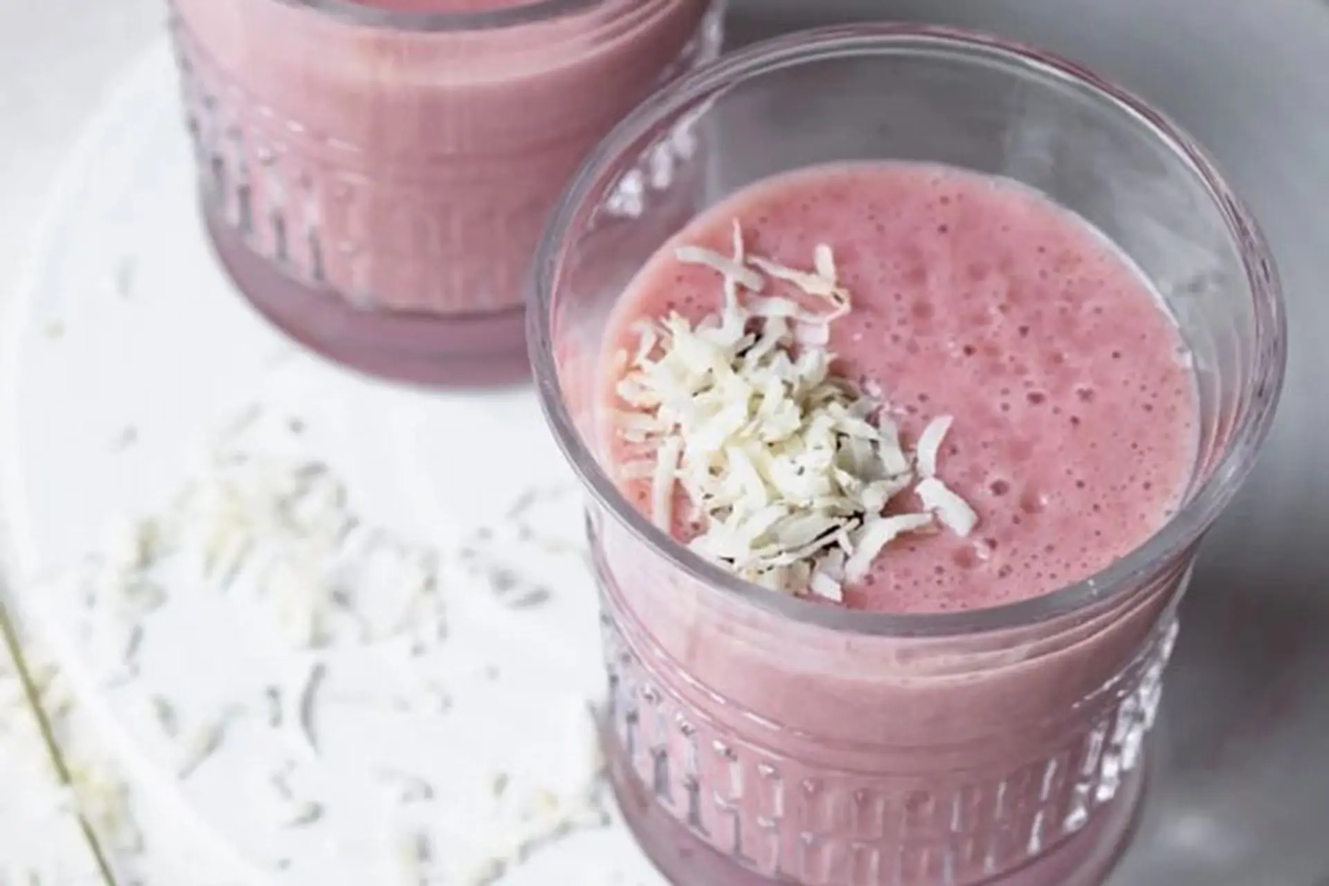 Công thức sinh tố nha đam chuối dâu tây mát lạnh, bổ dưỡng cho ngày thêm tươi mới